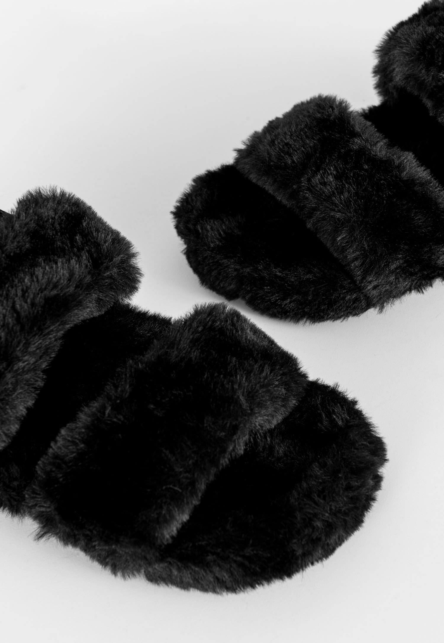 WJS różowe puchate kapcie z gumką na piętę