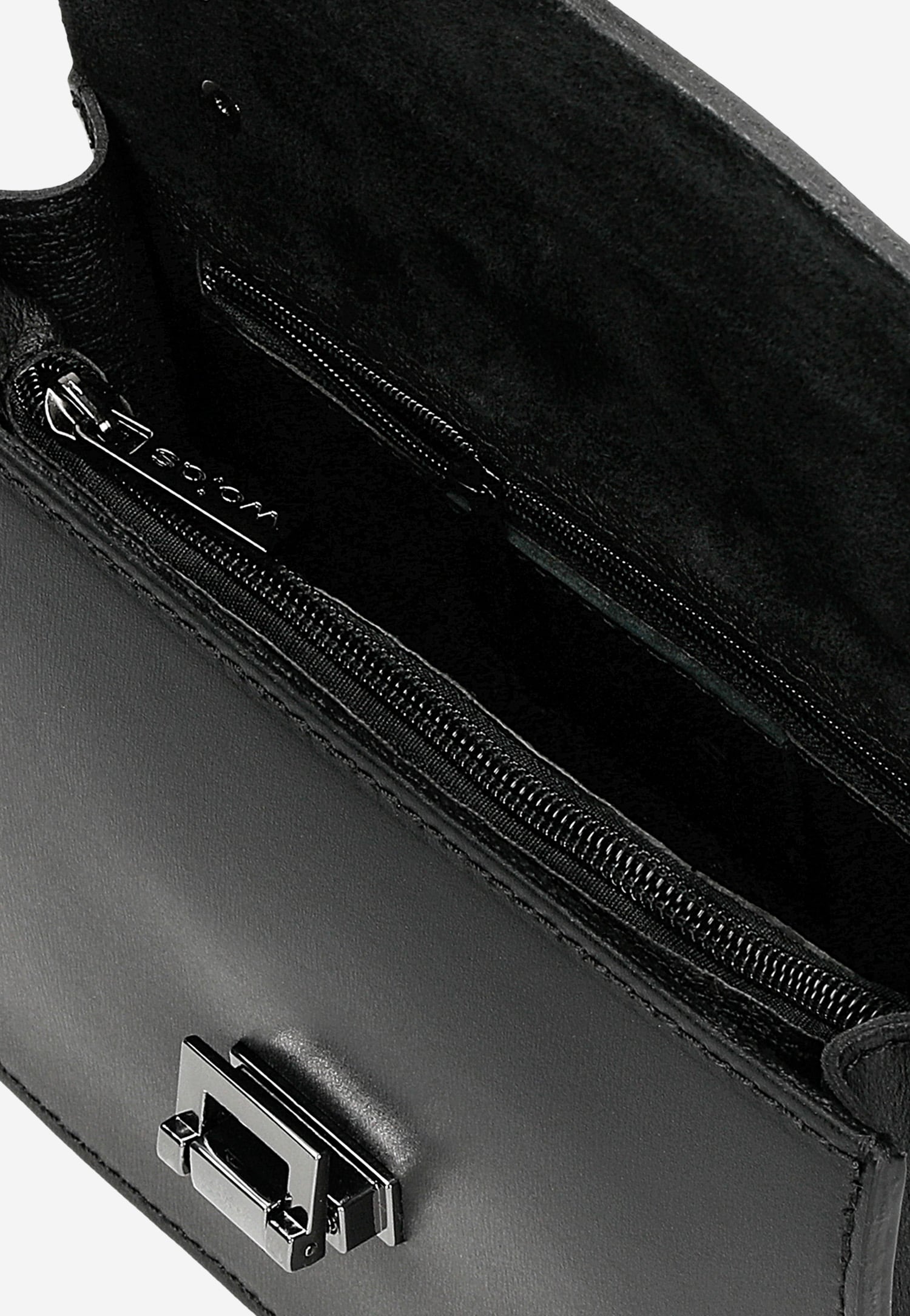 Czarna skórzana torebka damska z metalowym łańcuchem