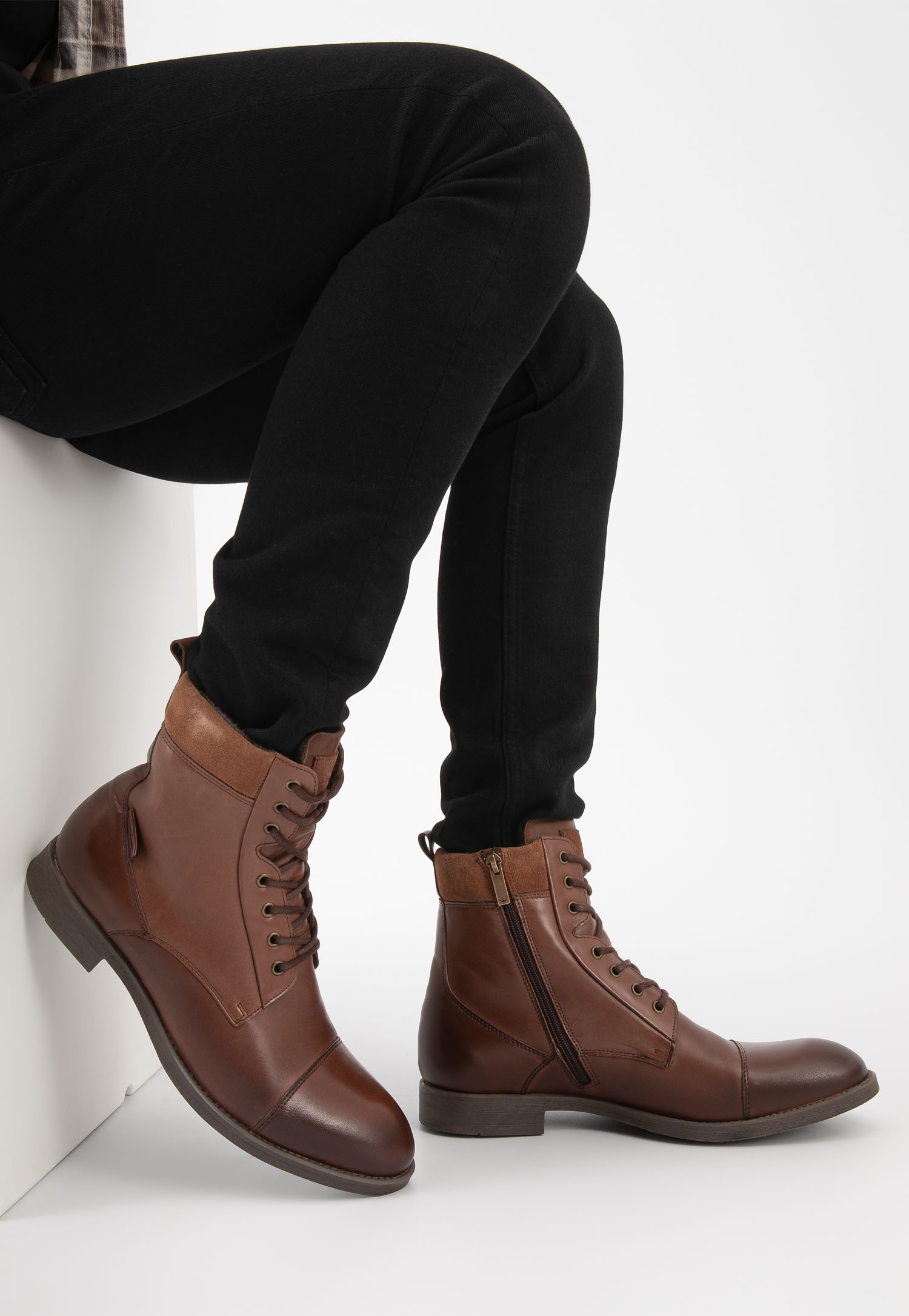 Sznurowane trzewiki męskie