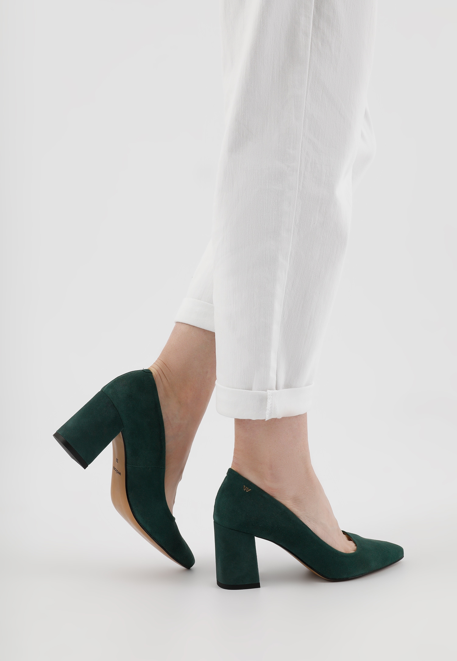 Czarne skórzane czółenka damskie z noskiem w szpic