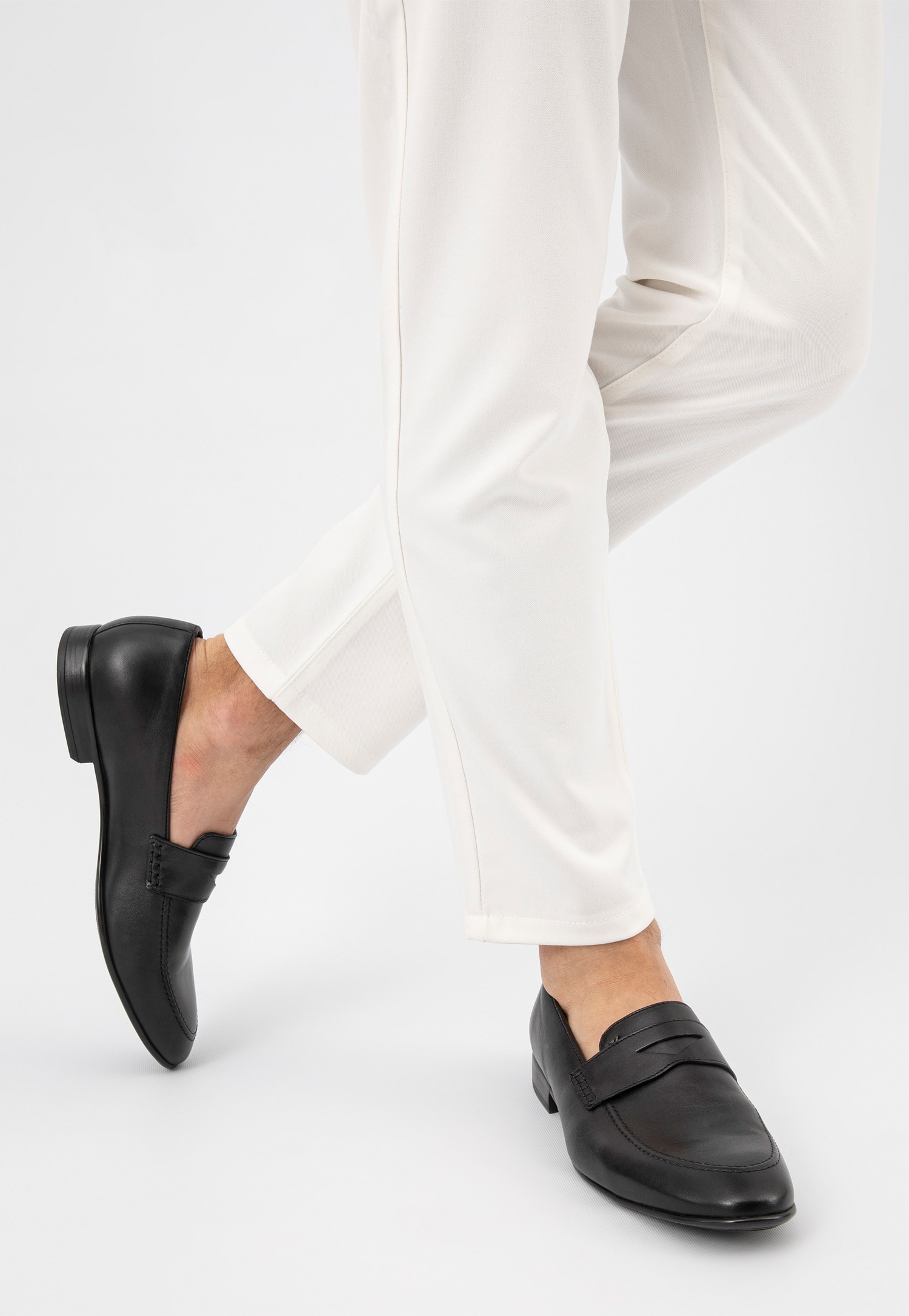 Czarne eleganckie loafersy męskie ze skóry licowej