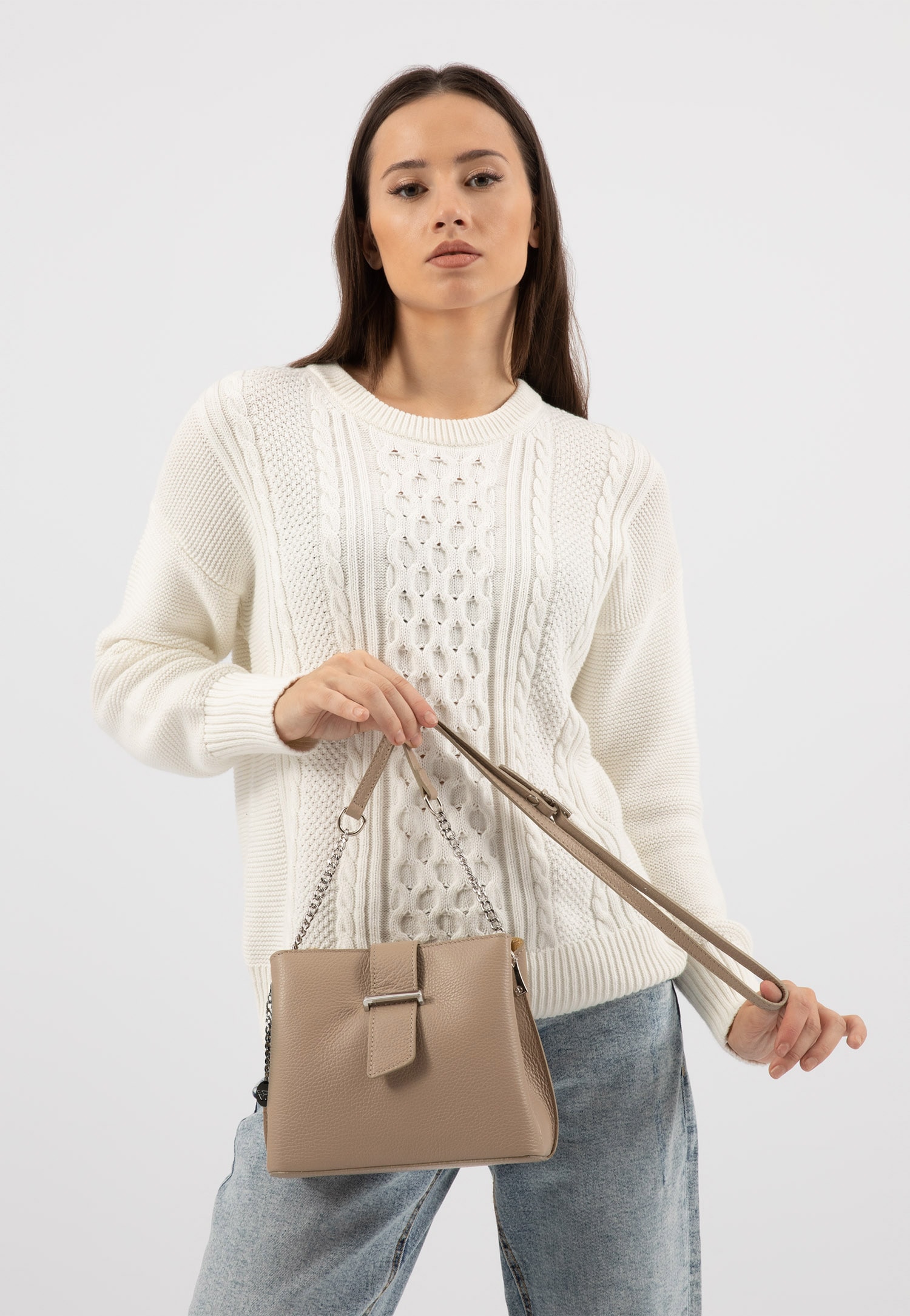 Beżowy kuferek damski ze skóry licowej