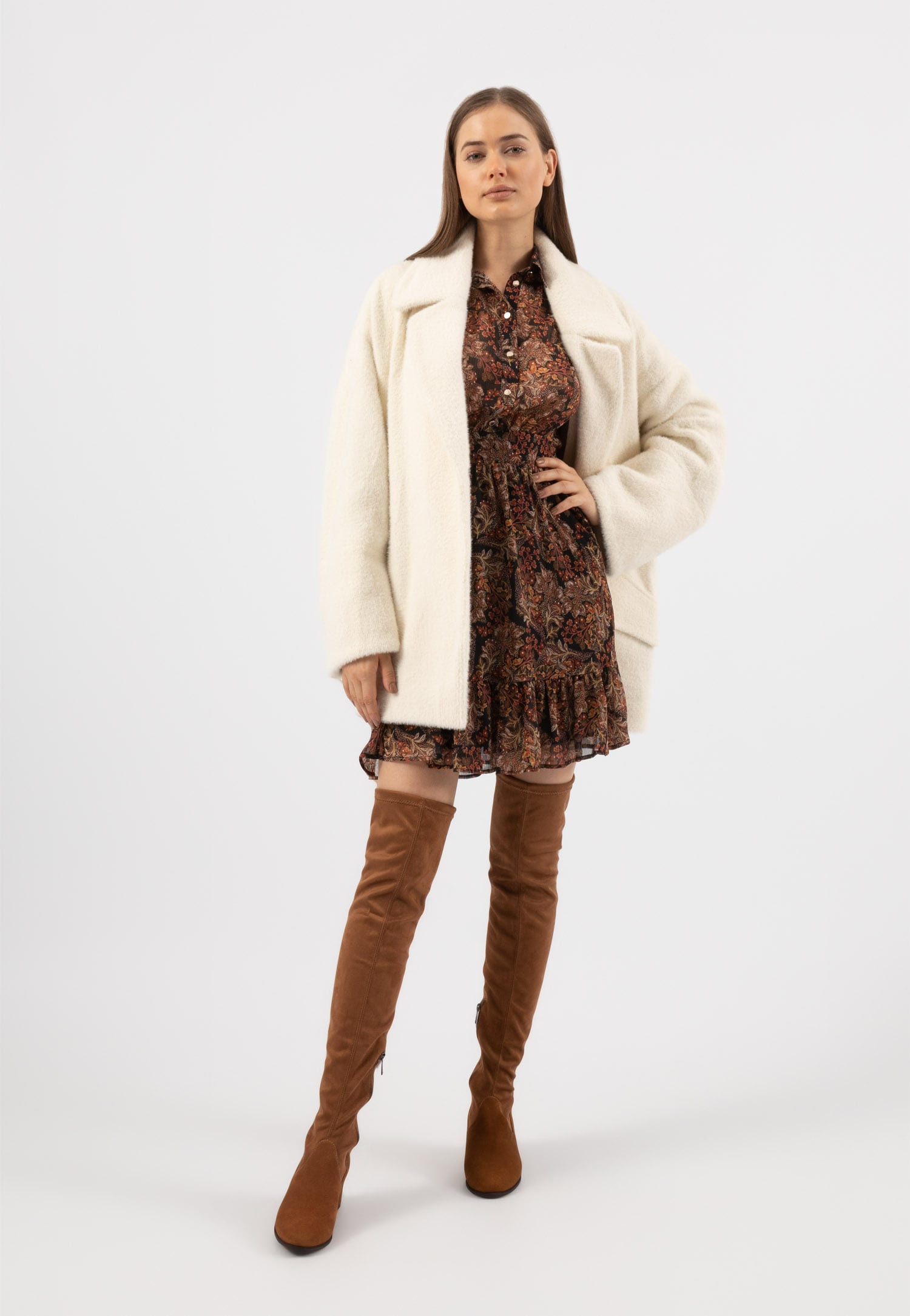 RELAKS krótki puchaty płaszcz damski w kolorze ecru