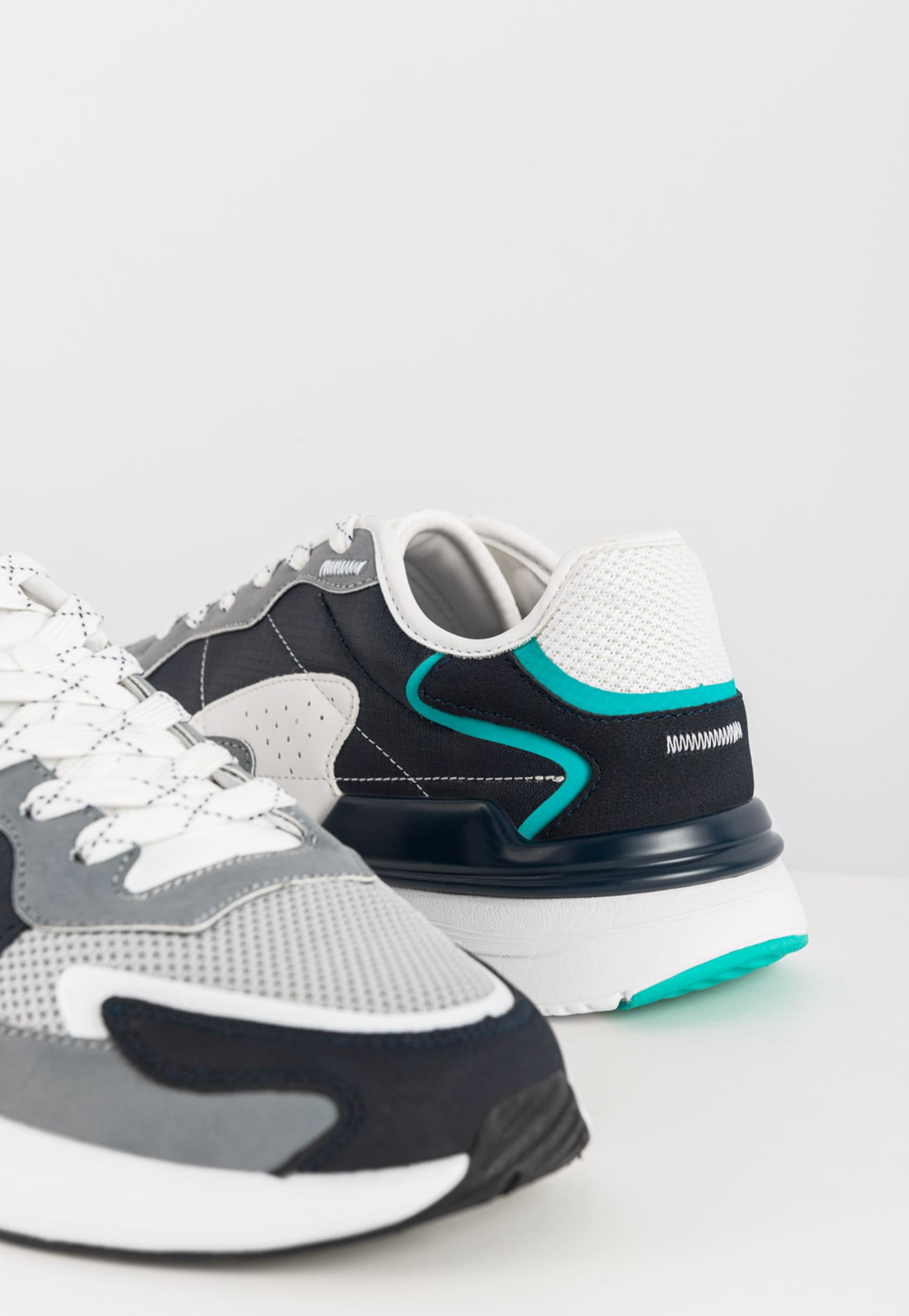 WJS oryginalne sneakersy męskie z niebieskimi akcentami