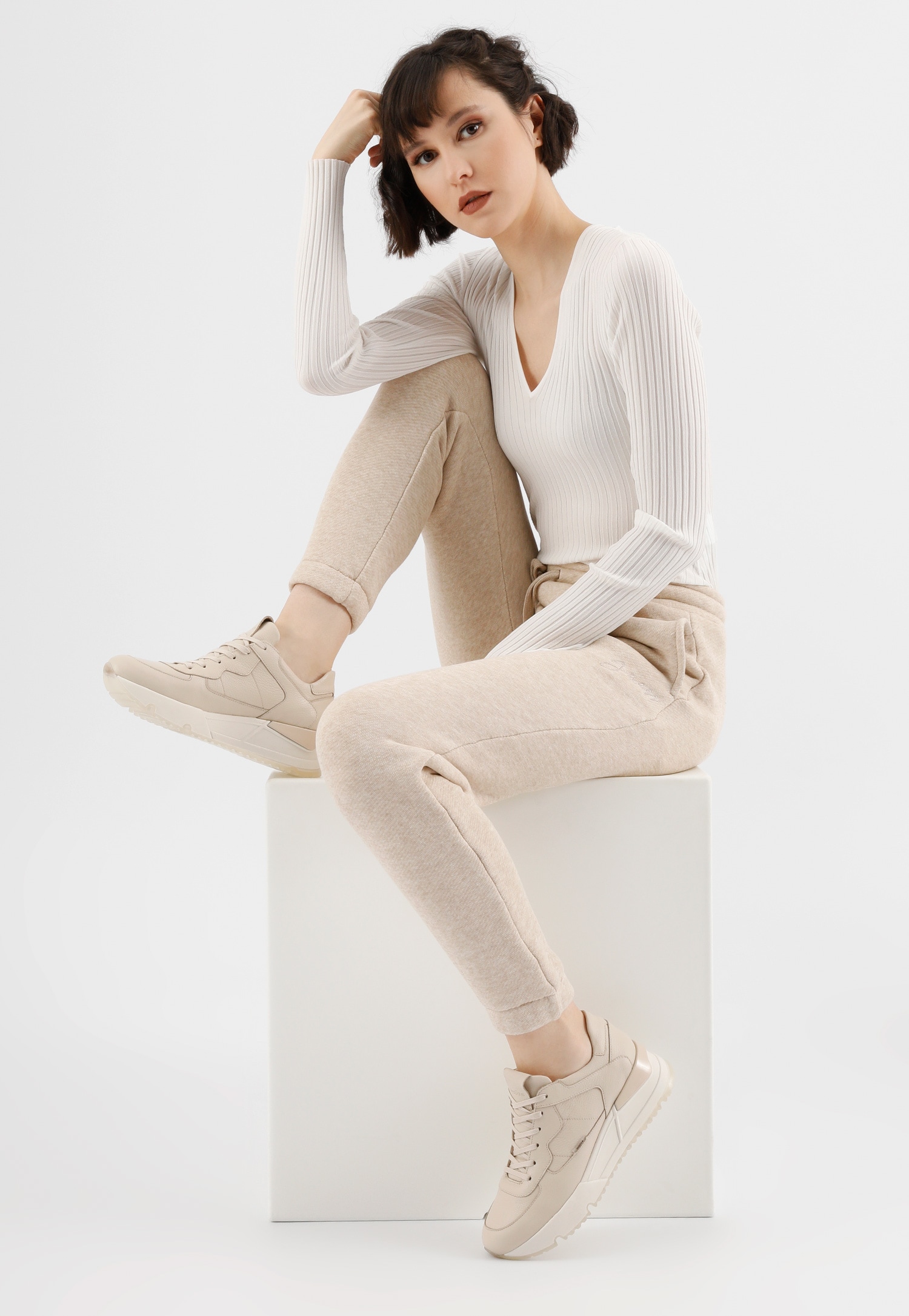 Czarne skórzane sneakersy damskie