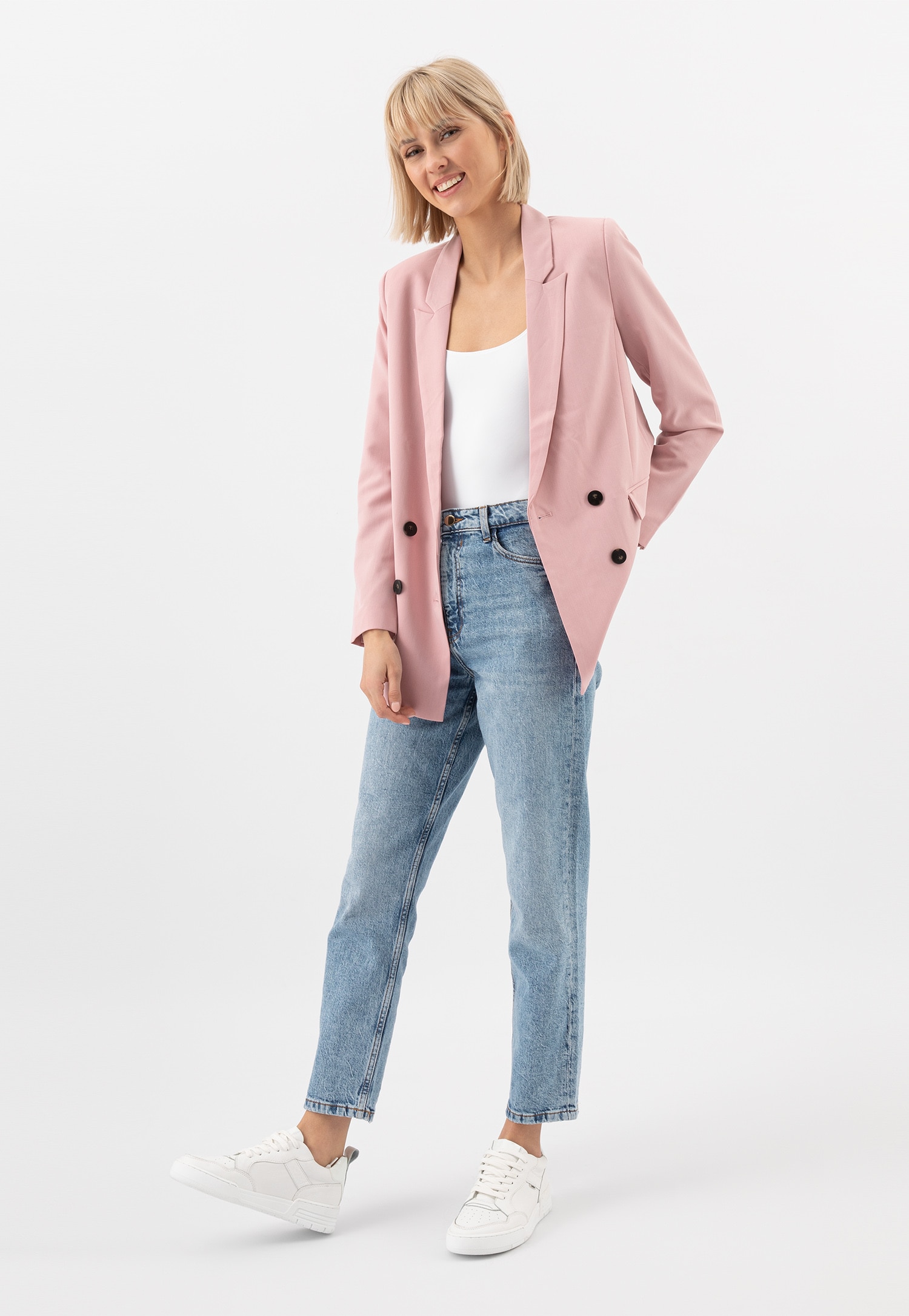 Białe trampki z szarymi elementami