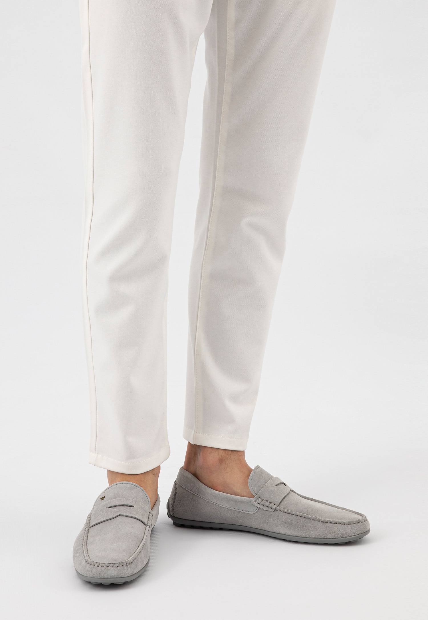 Popielate mokasyny męskie idealne na wiosnę