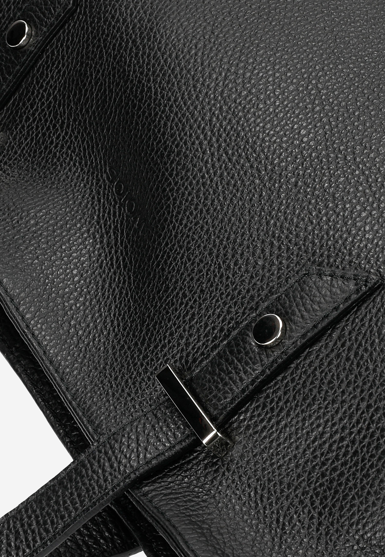 Pojemna czarna torebka damska z gładkiej skóry licowej