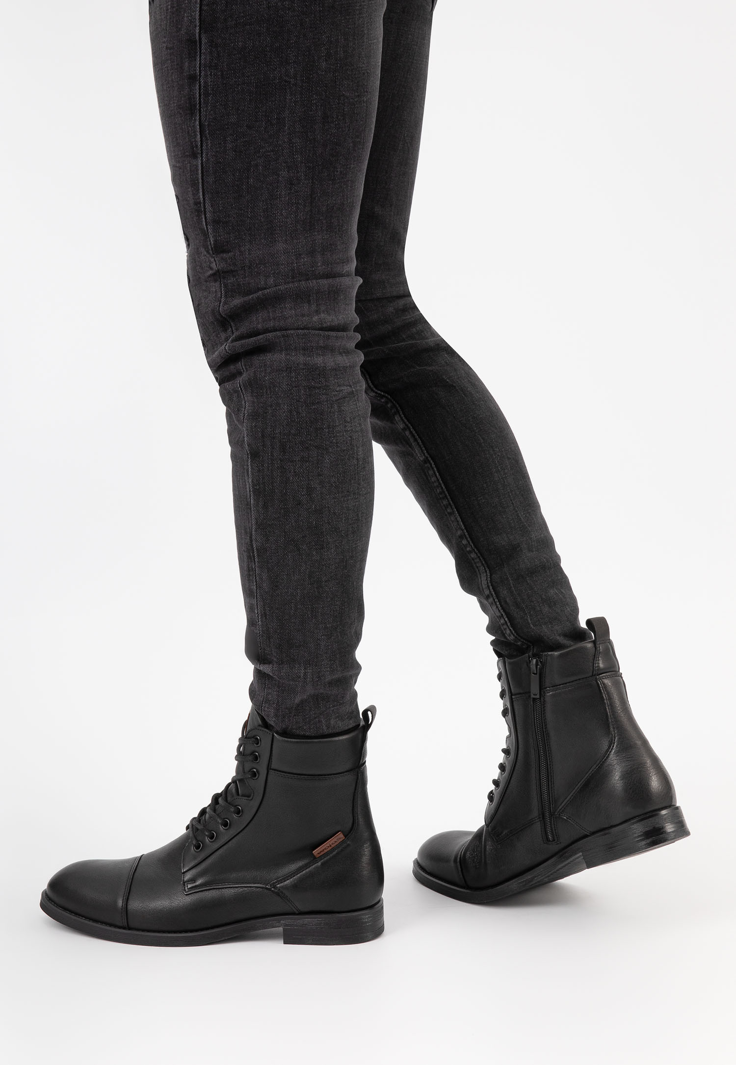 Sznurowane trzewiki męskie