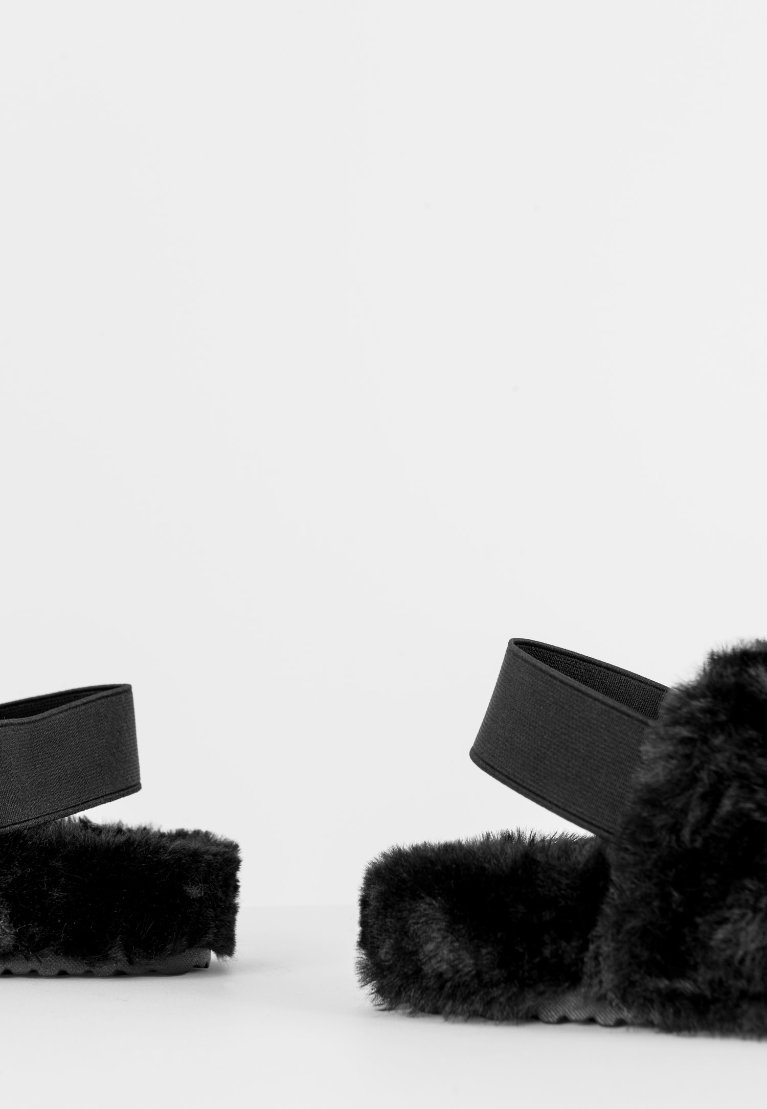 WJS różowe puchate kapcie z gumką na piętę