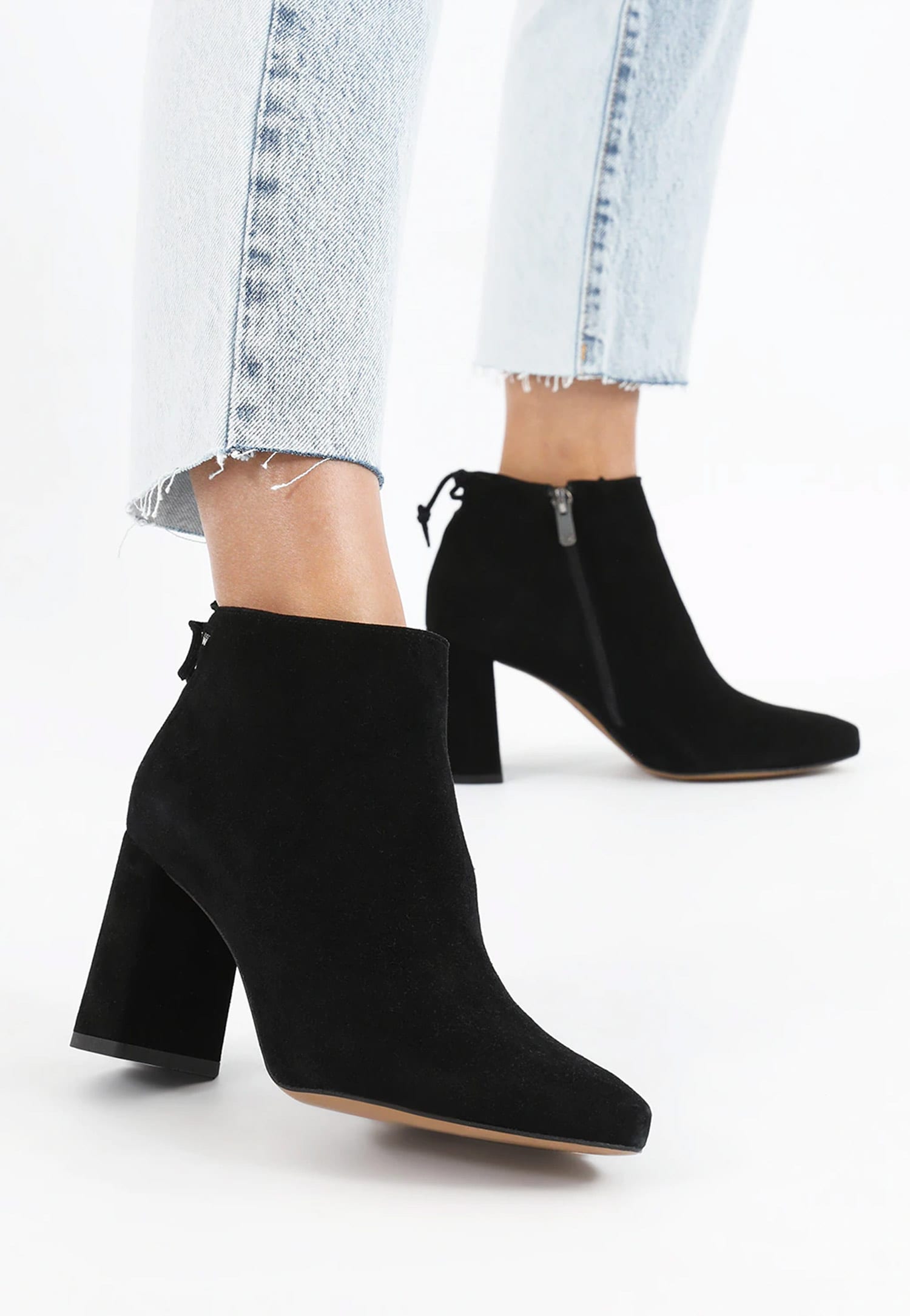 Czarne skórzane botki damskie na słupku z noskiem w szpic