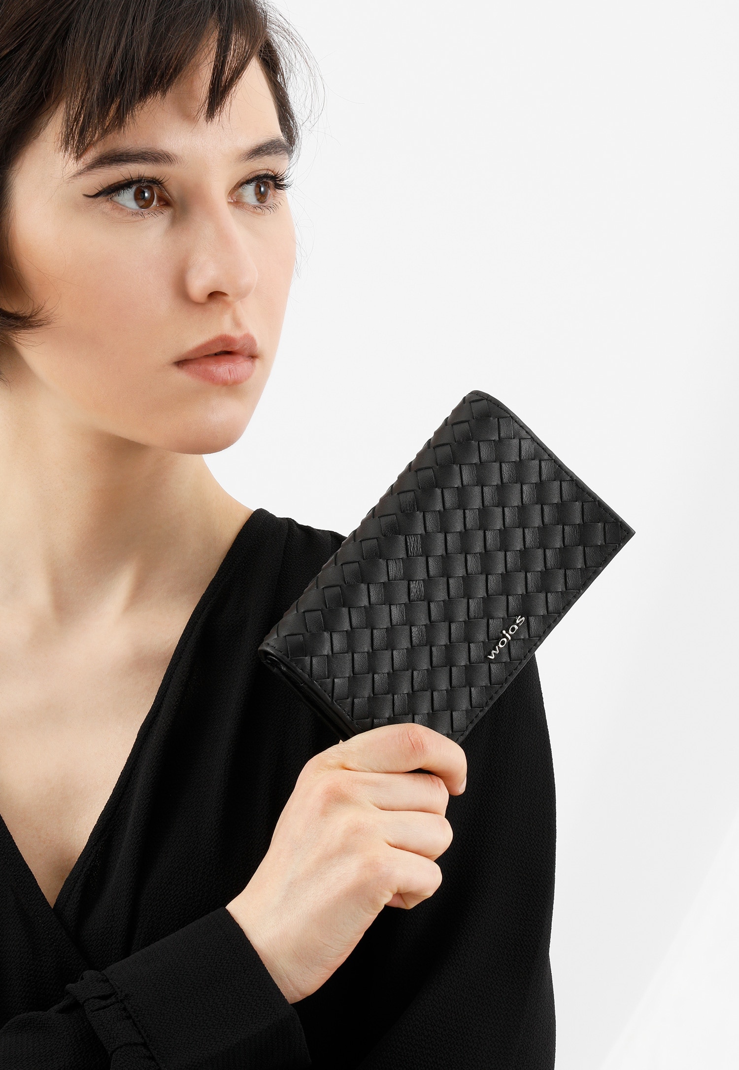 Czarny przeplatany portfel damski