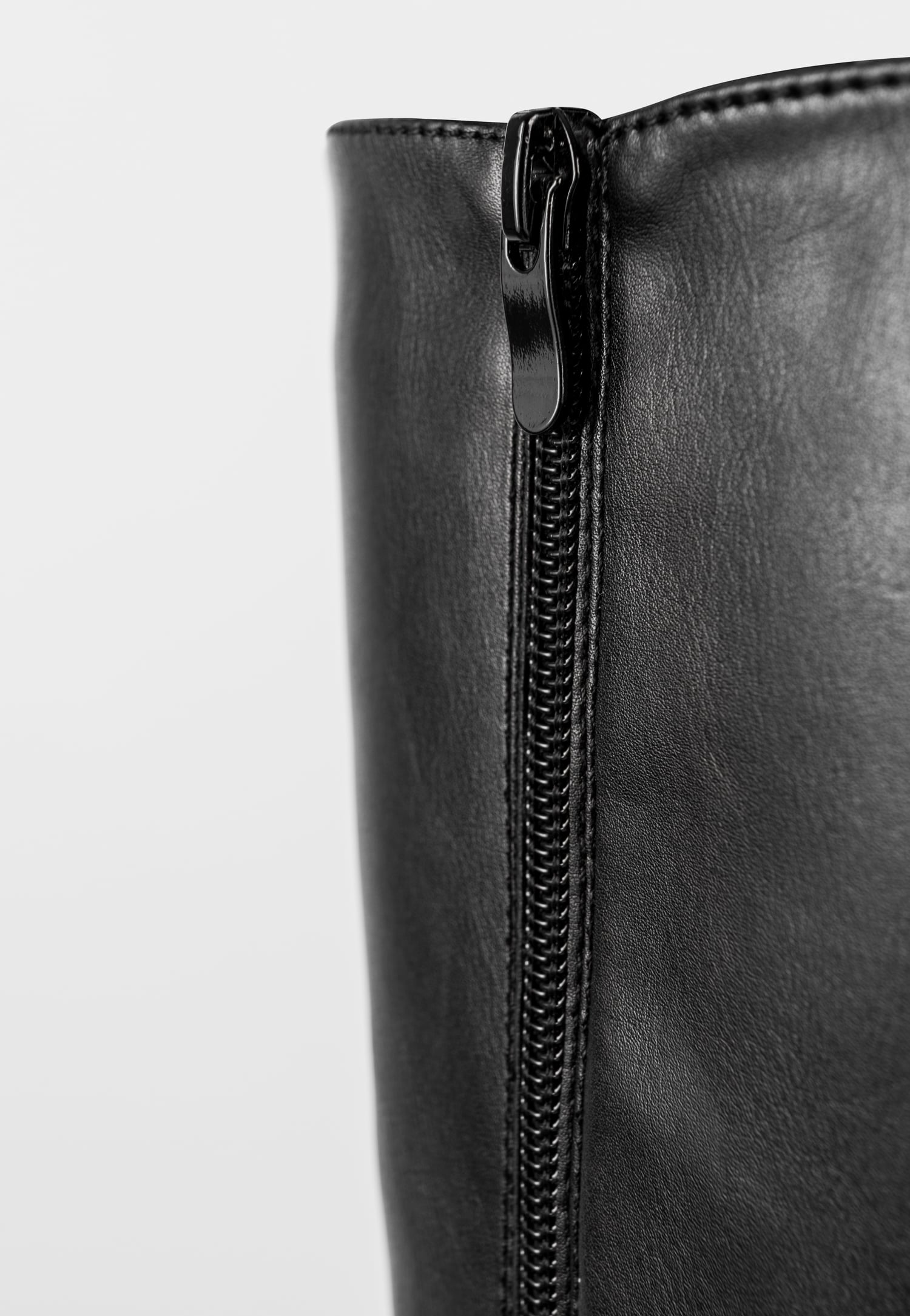 WJS czarne kozaki z elastyczną gumą na boku