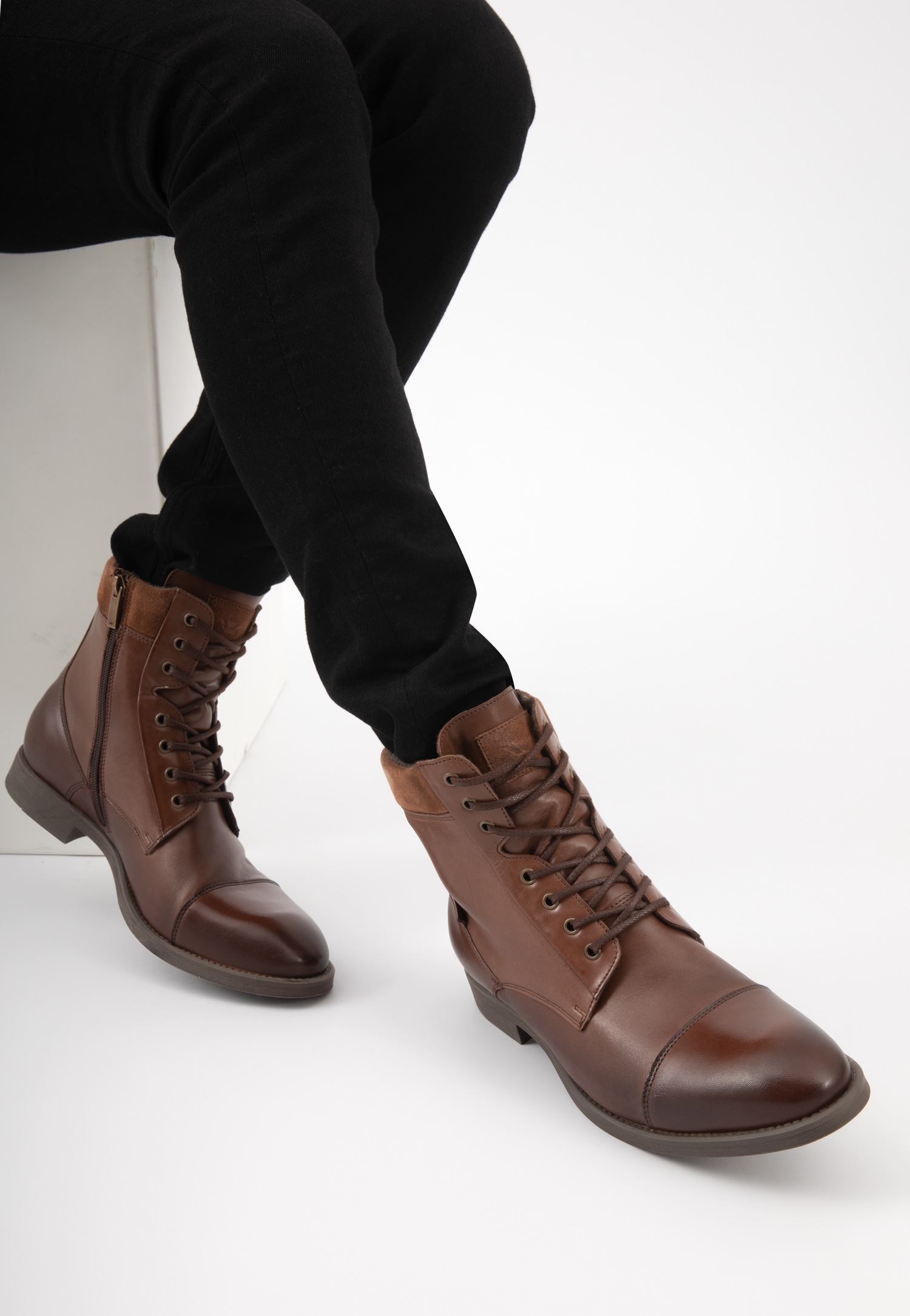 Sznurowane trzewiki męskie