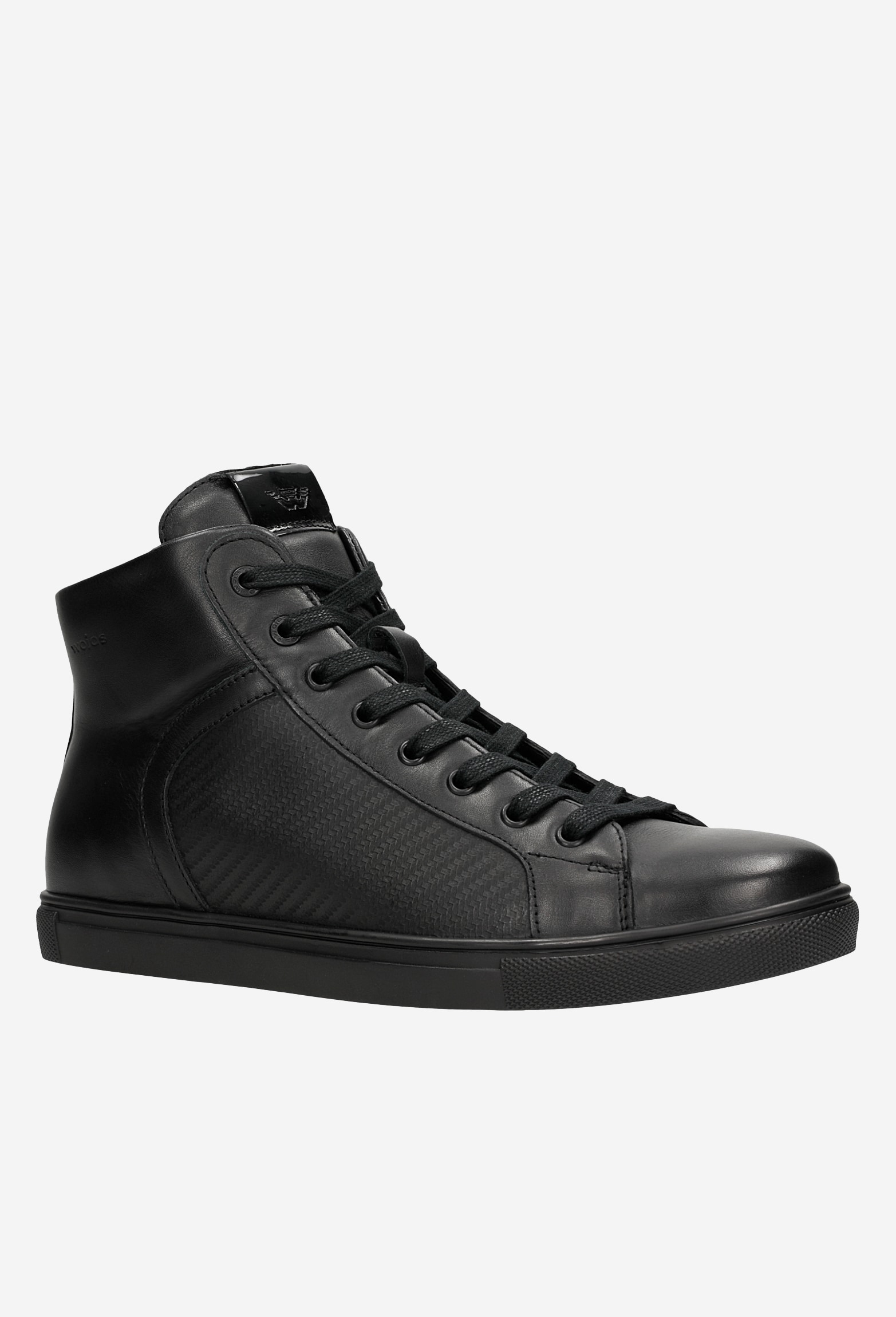 Czarne trampki męskie z ozdobnymi tłoczonymi elementami