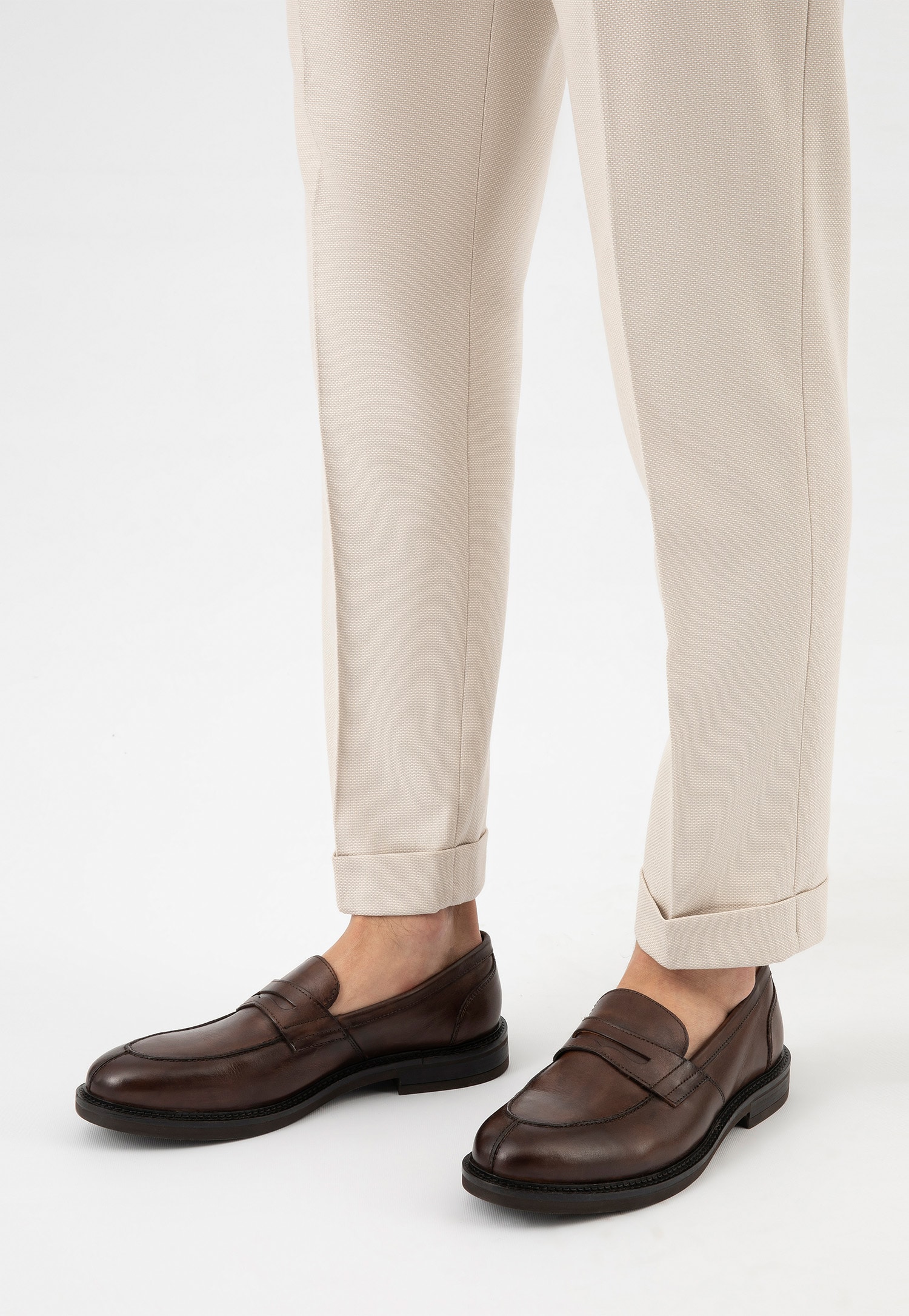 Czarne lakierowane mokasyny męskie typu penny loafers