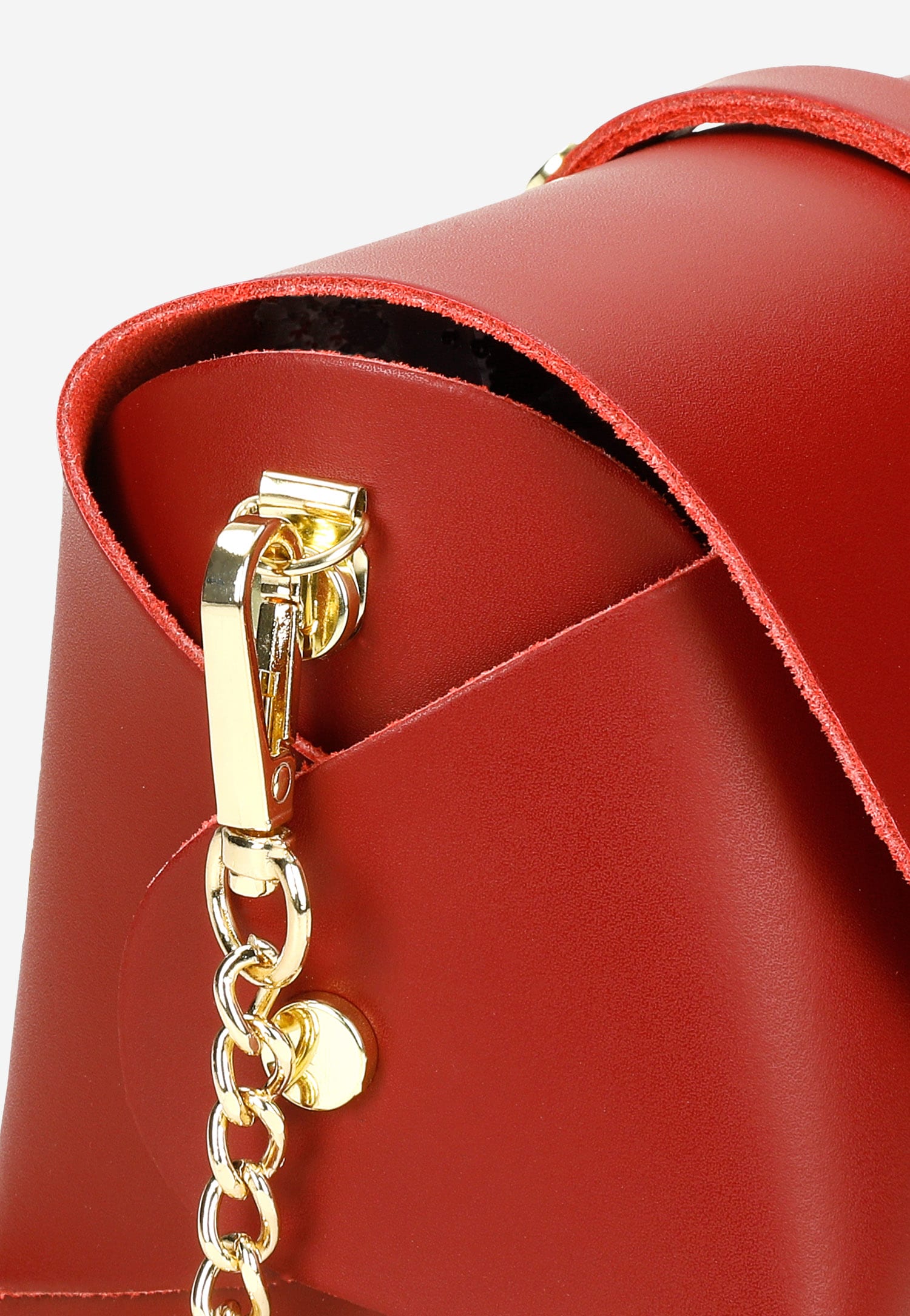 Mała czerwona torebka damska na łańcuszku