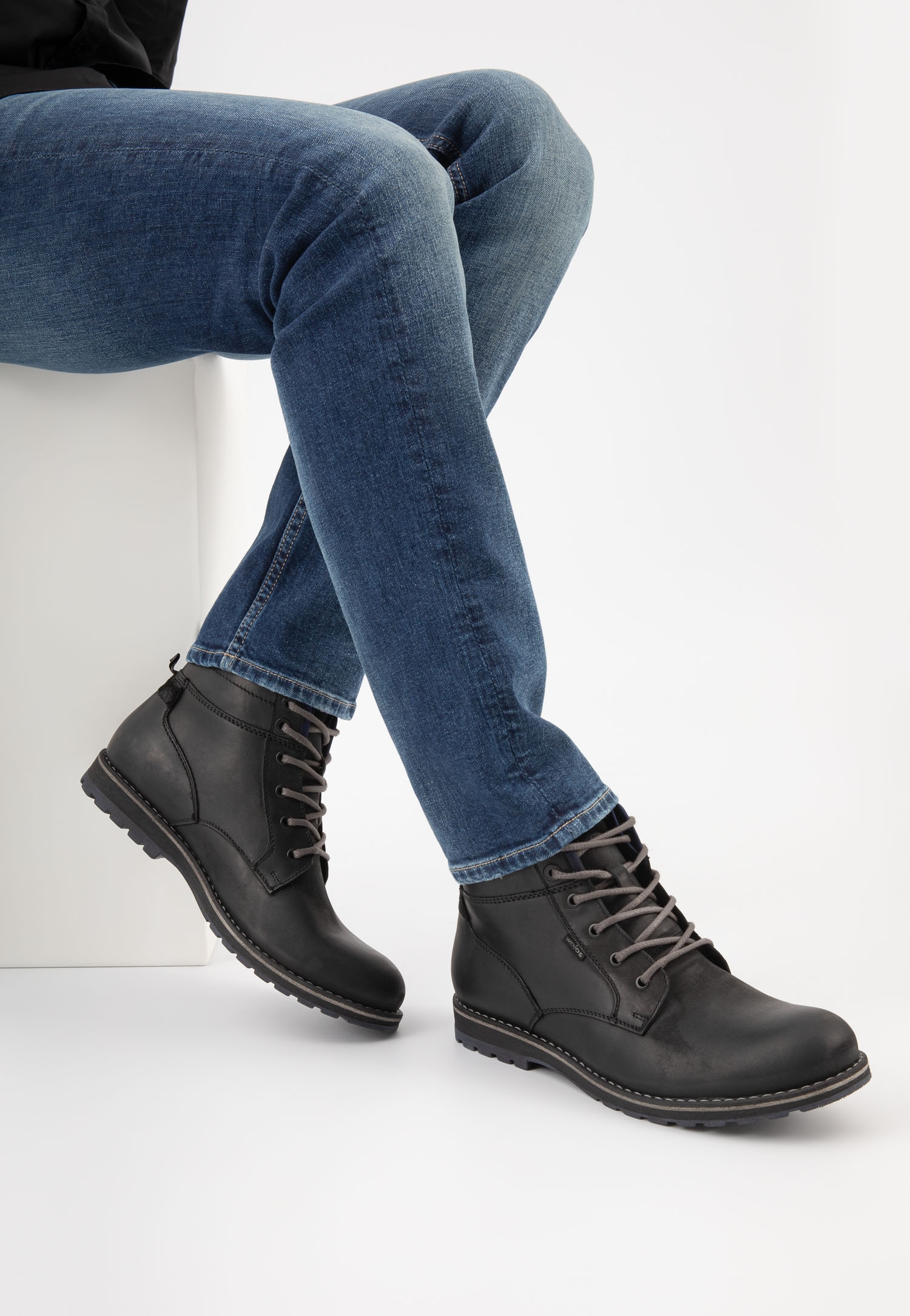 Czarne sznurowane workery męskie ze skóry licowej