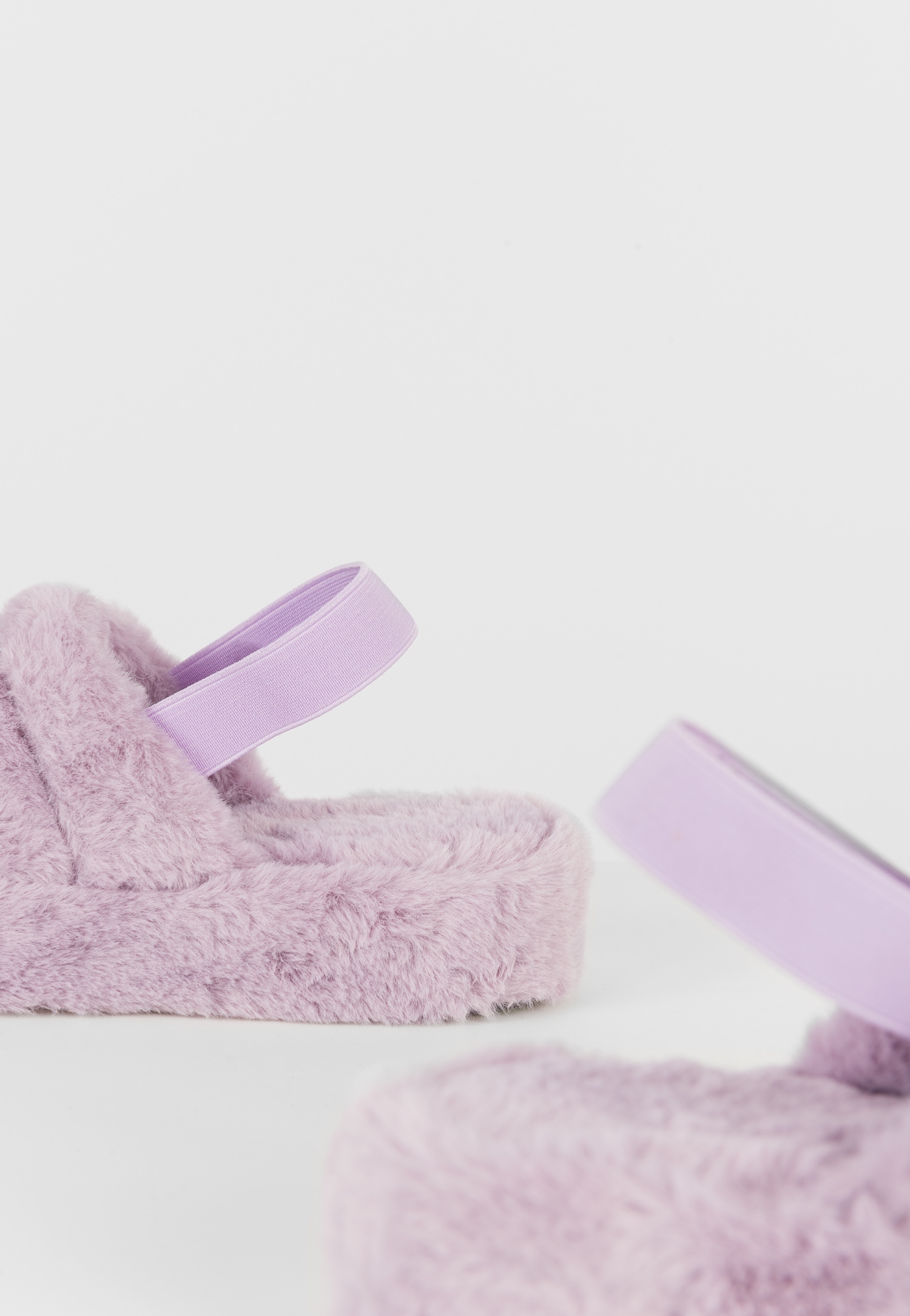 WJS niebieskie kapcie ze sztucznego futra z gumką