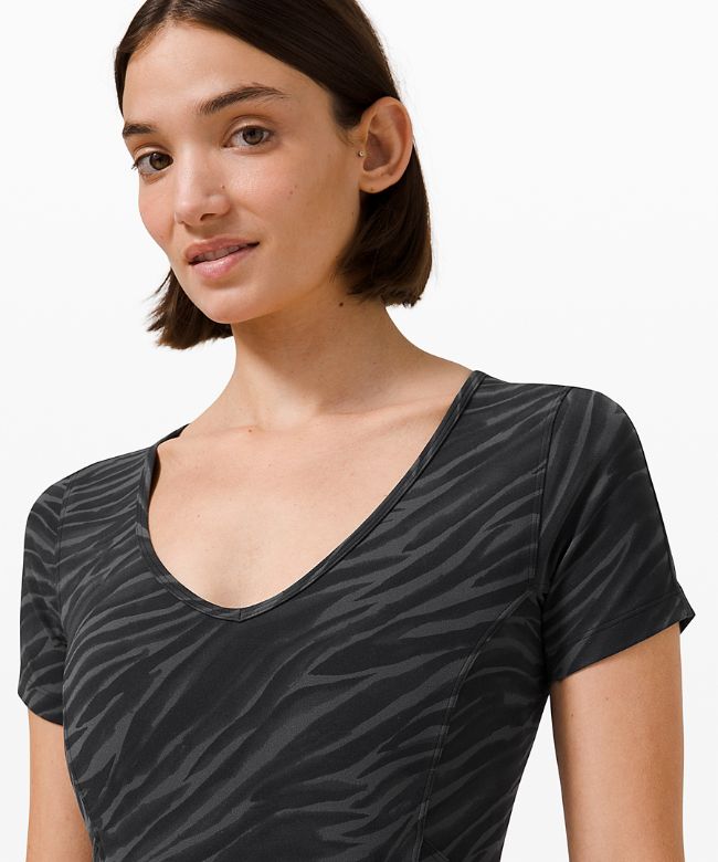 Nulu Cropped Slim Yoga Short Sleeve Shirt