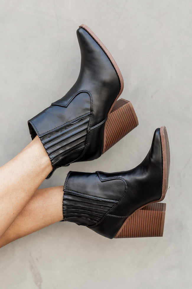 Cheyenne Black Pointed Toe Western Boot