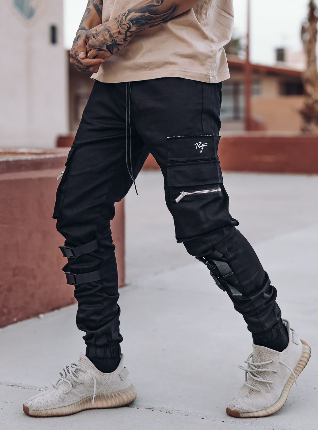 Signature Cargo Pants V2 in Black