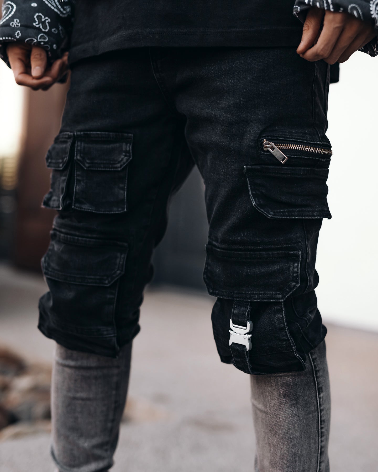 Cargo Jeans V1 in Black Snowfade