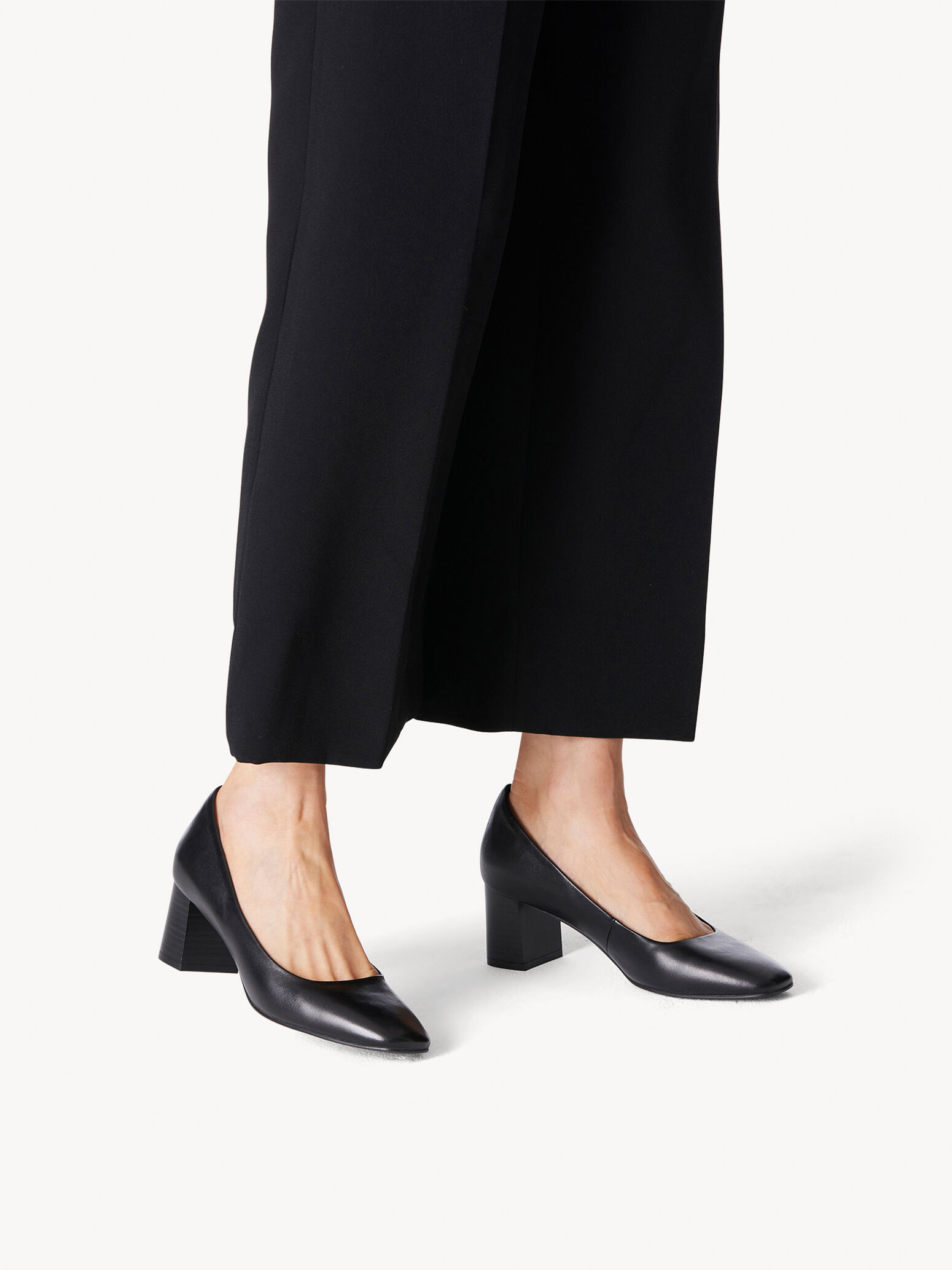 Leather Pumps - Black