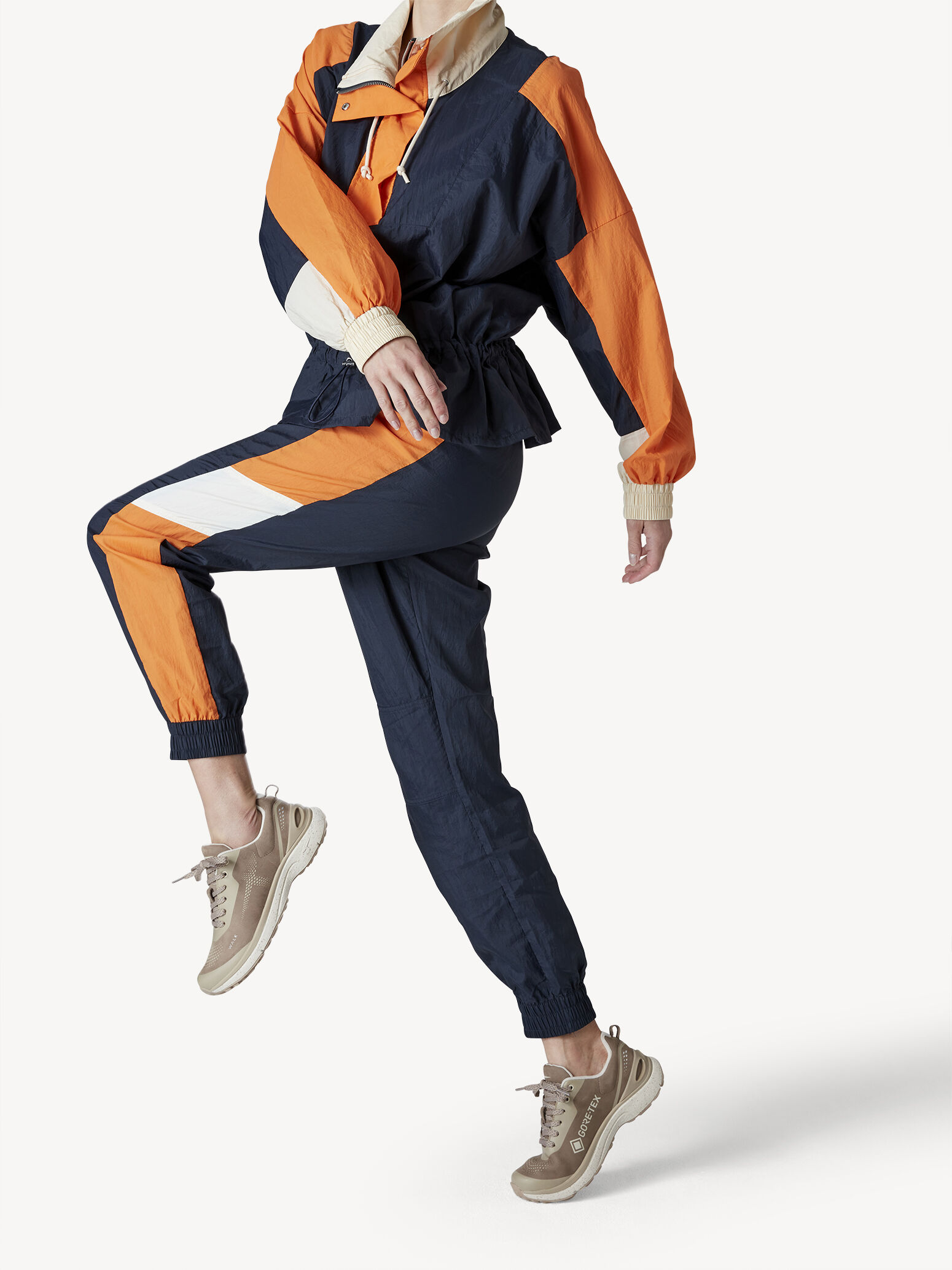 Leather  Gore-Tex Hiking Shoe W-0405 - Brown