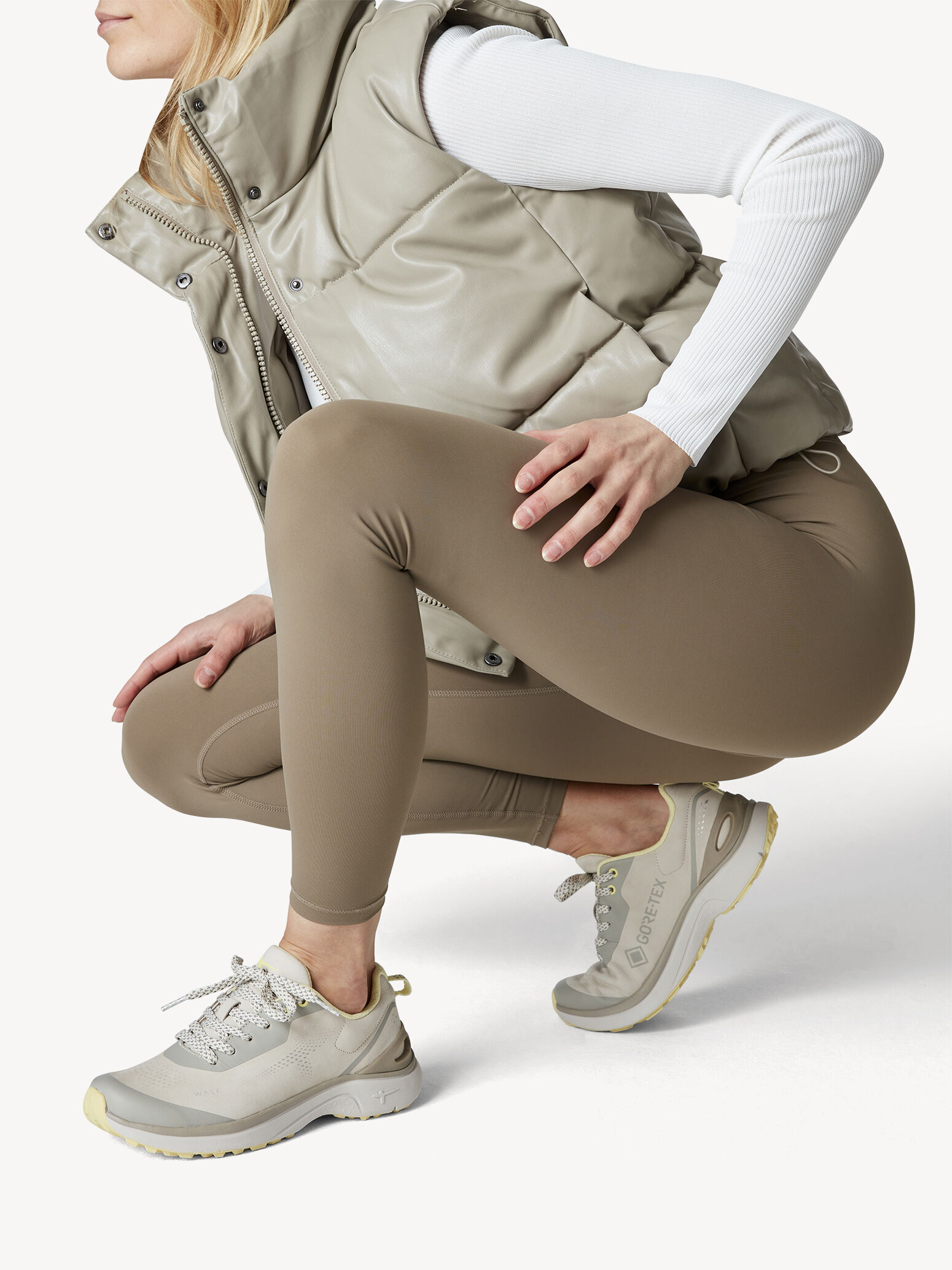 Leather  Gore-Tex Hiking Shoe W-0405 - Brown