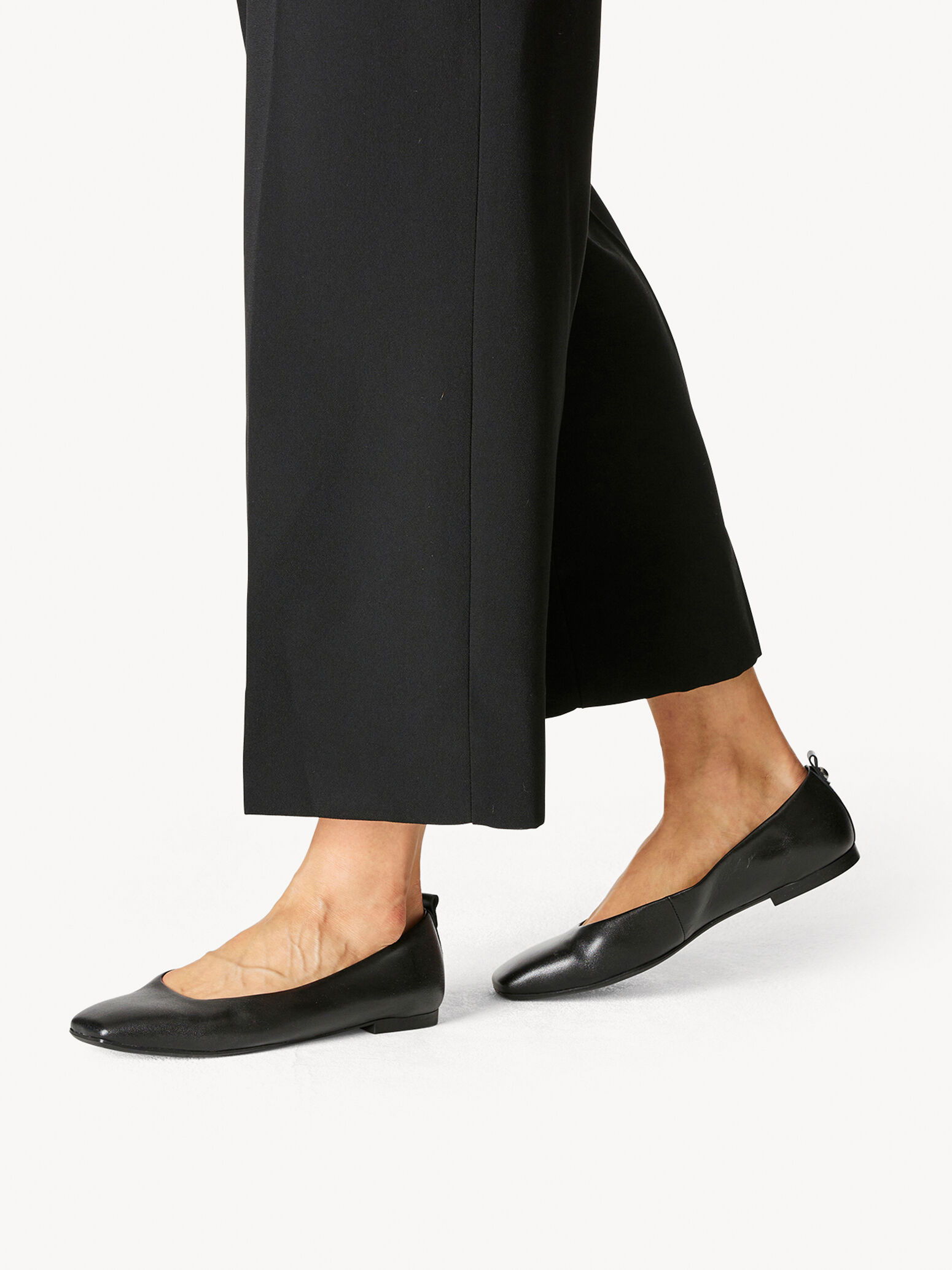 Leather Ballerina - Black