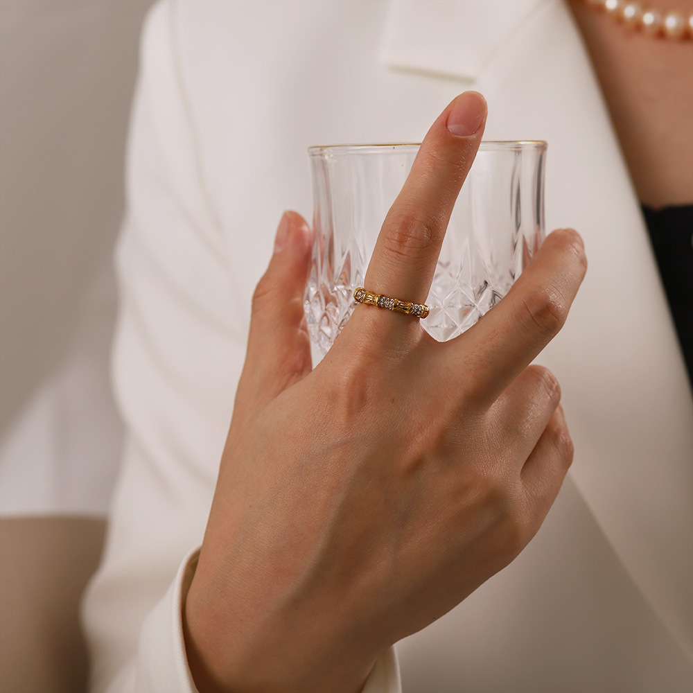 Fashion Round Stainless Steel Inlay Artificial Diamond Rings 1 Piece