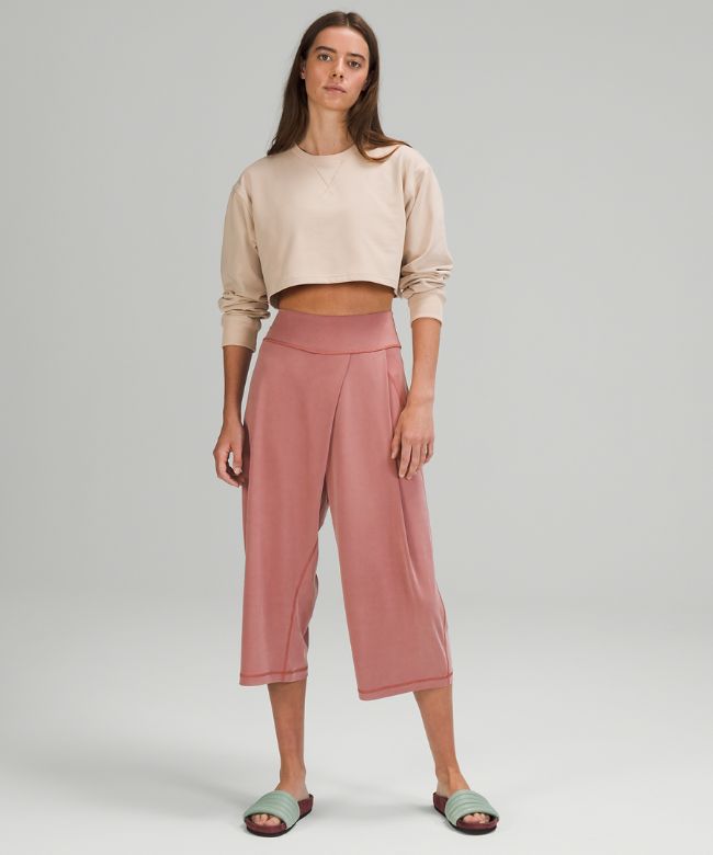 Wide-Leg High-Rise Crop 19