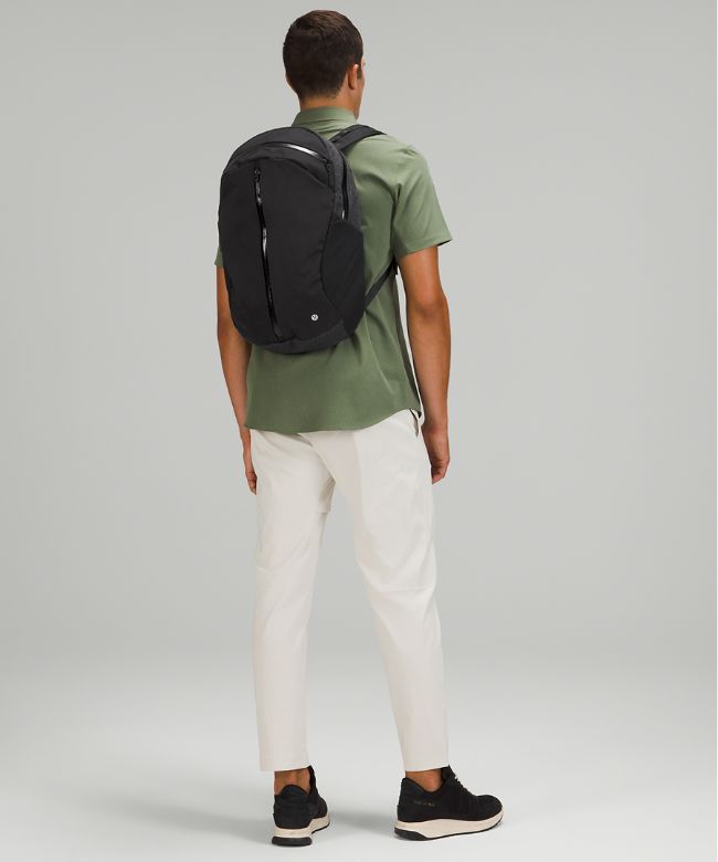 Centered-Zip Backpack 21L
