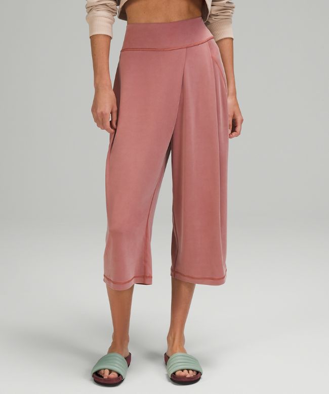Wide-Leg High-Rise Crop 19