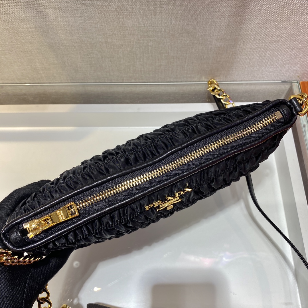 𝐏𝐑𝐀𝐃𝐀 New 1BH171 crease