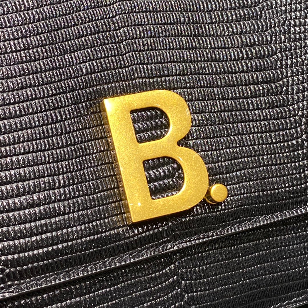 BALENCIAGA 𝘀𝗺𝗮𝗹𝗹 𝗯𝗮𝗴 crocodile print white buckle