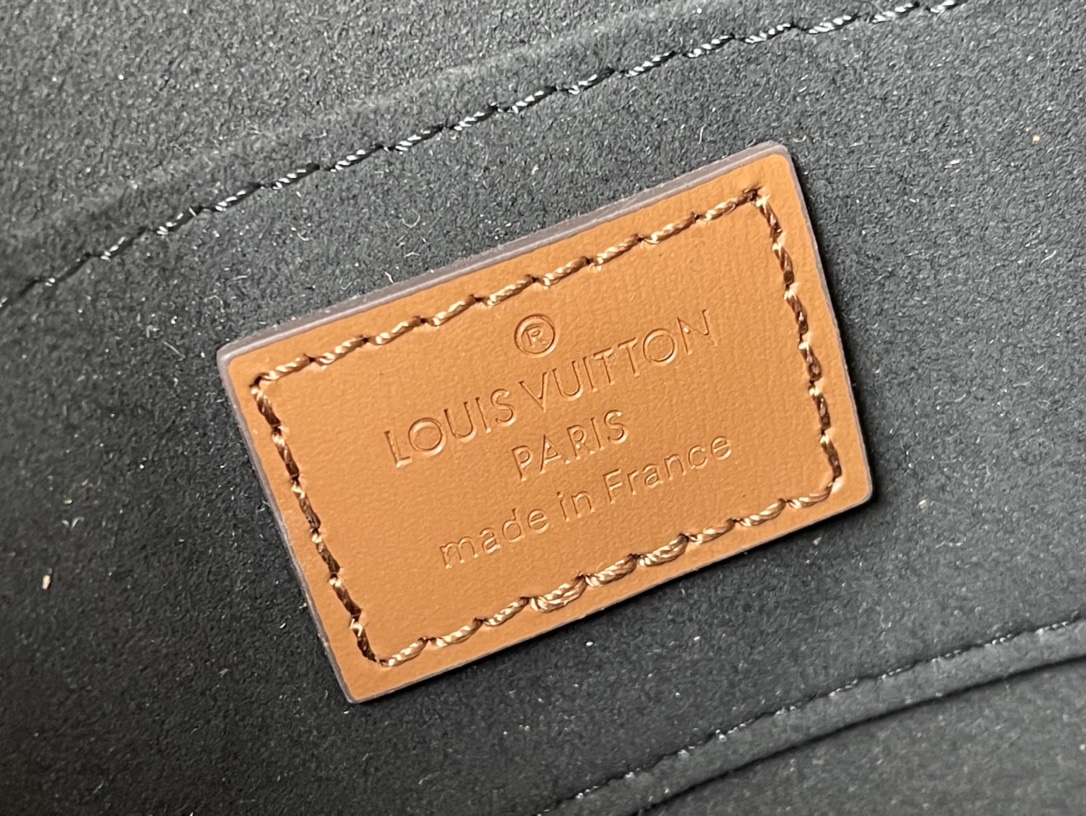 𝐋𝐎𝐔𝐈𝐒 𝐕𝐔𝐈𝐓𝐓𝐎𝐍    M45959