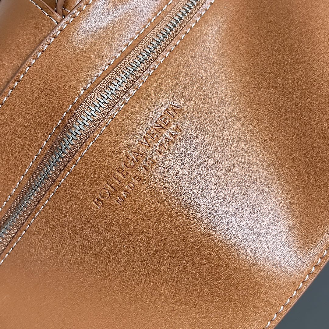 Bottega Veneta bv Cassette embroidered thread five compartment leather handbag Brown wood #758105