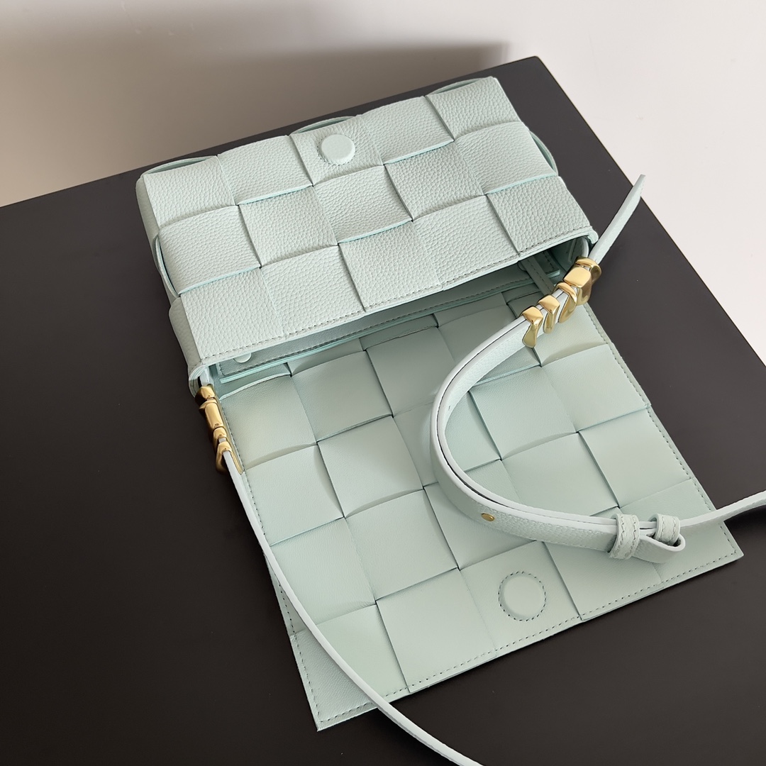 Bottega Veneta Cassette 5-panel lychee print Aqua Duck Blue #666870