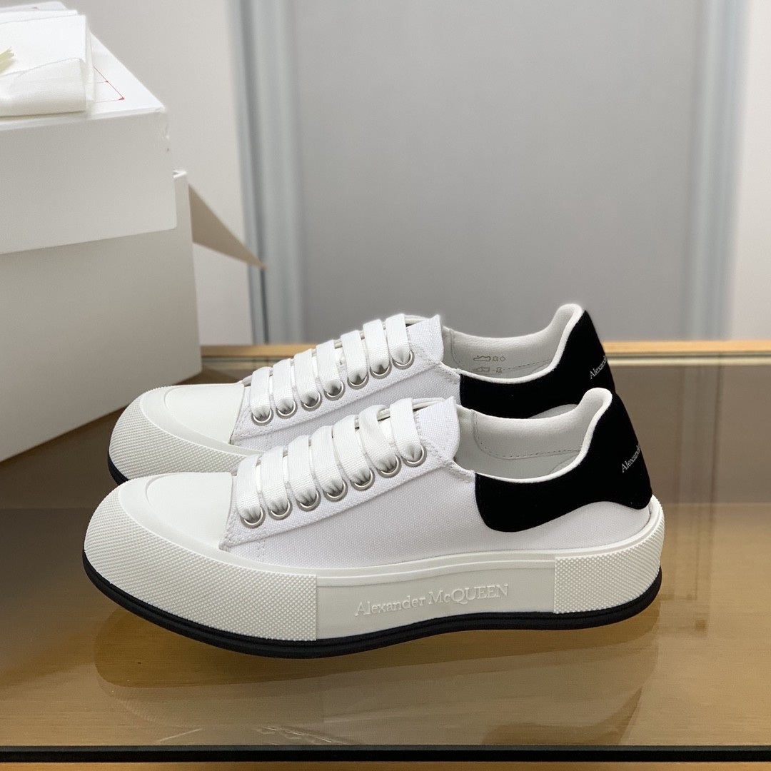 Alexander McQueen MQ White/Black velvet tail Sneakers