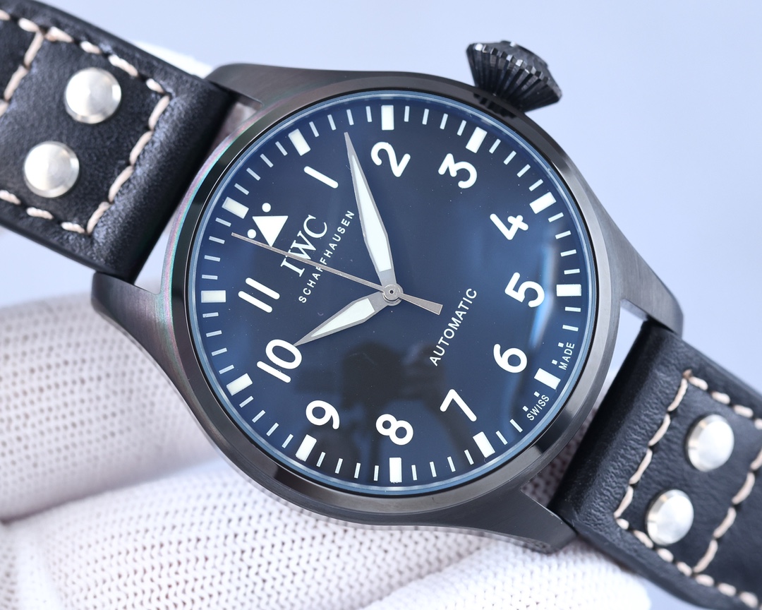 IWC- Presented in a purer design Built-in automatic mechanical movement