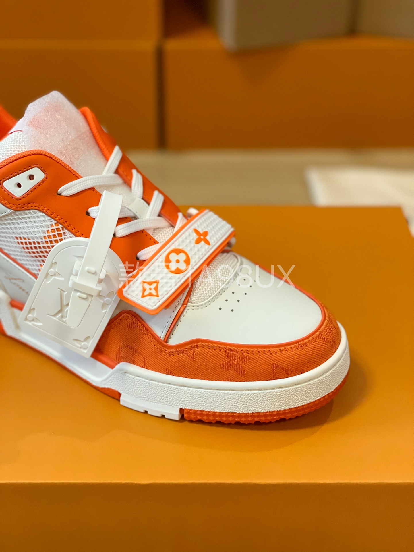 Louis Vuitton Trainer sneakers for couples, style 1A98UX