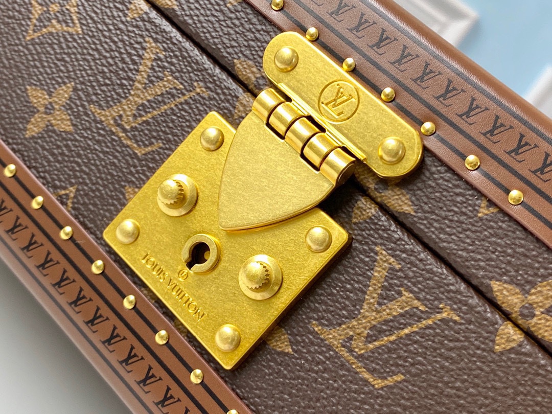 𝐋𝐎𝐔𝐈𝐒 𝐕𝐔𝐈𝐓𝐓𝐎𝐍     M47641