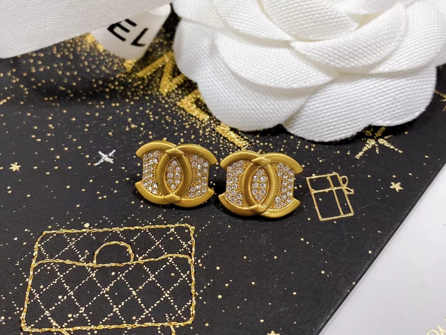 CHANEL🇫🇷Xiaoxiang middle-aged double C earrings