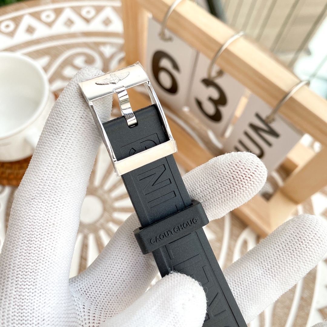 Breitling - Breitling A1736402 Superocean 316L stainless steel polished case