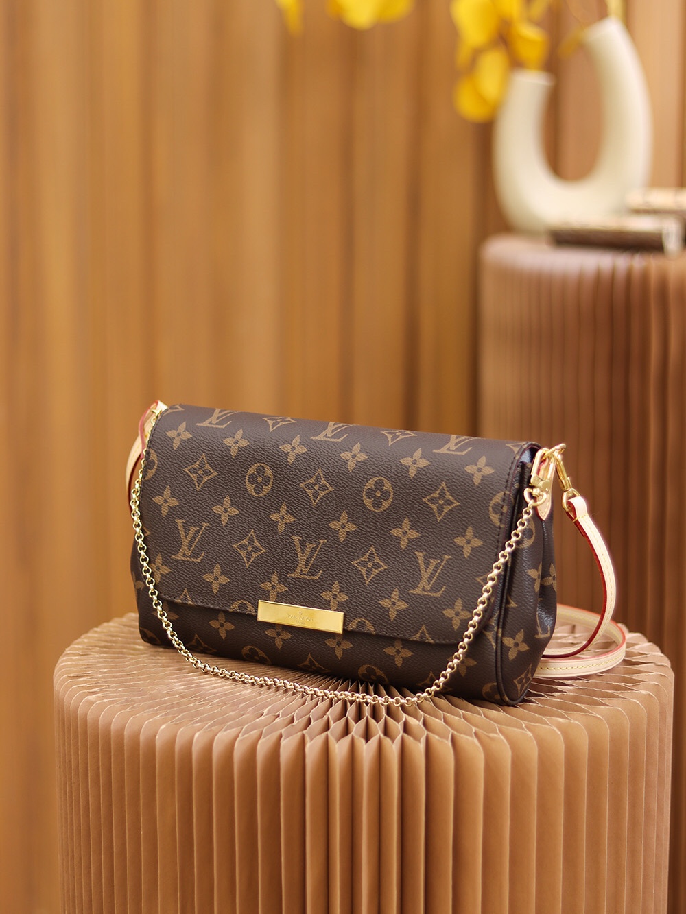 Louis Vuitton 𝐅𝐀𝐕𝐎𝐑𝐈𝐓𝐄 M40718