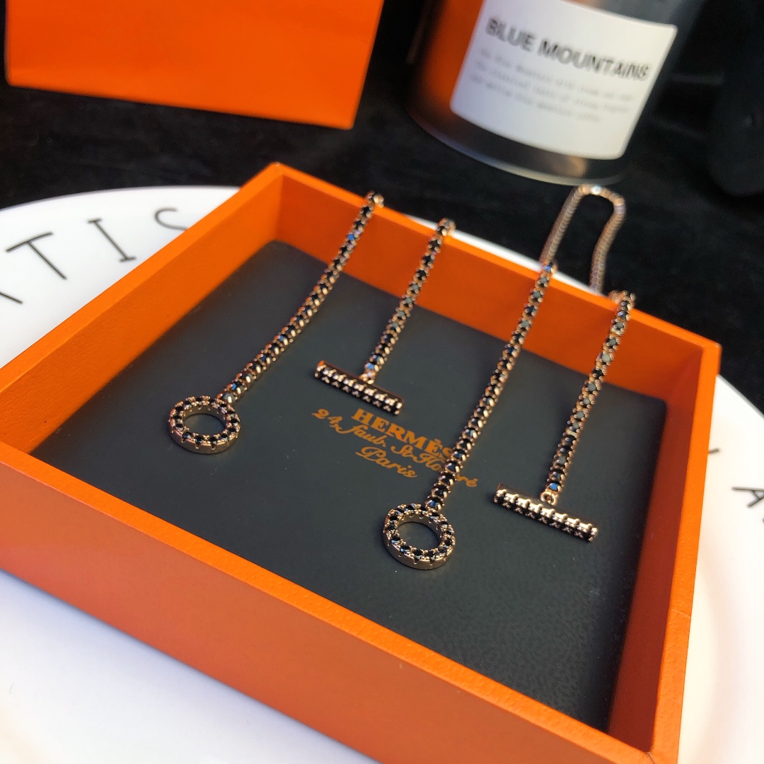 Hermes necklace