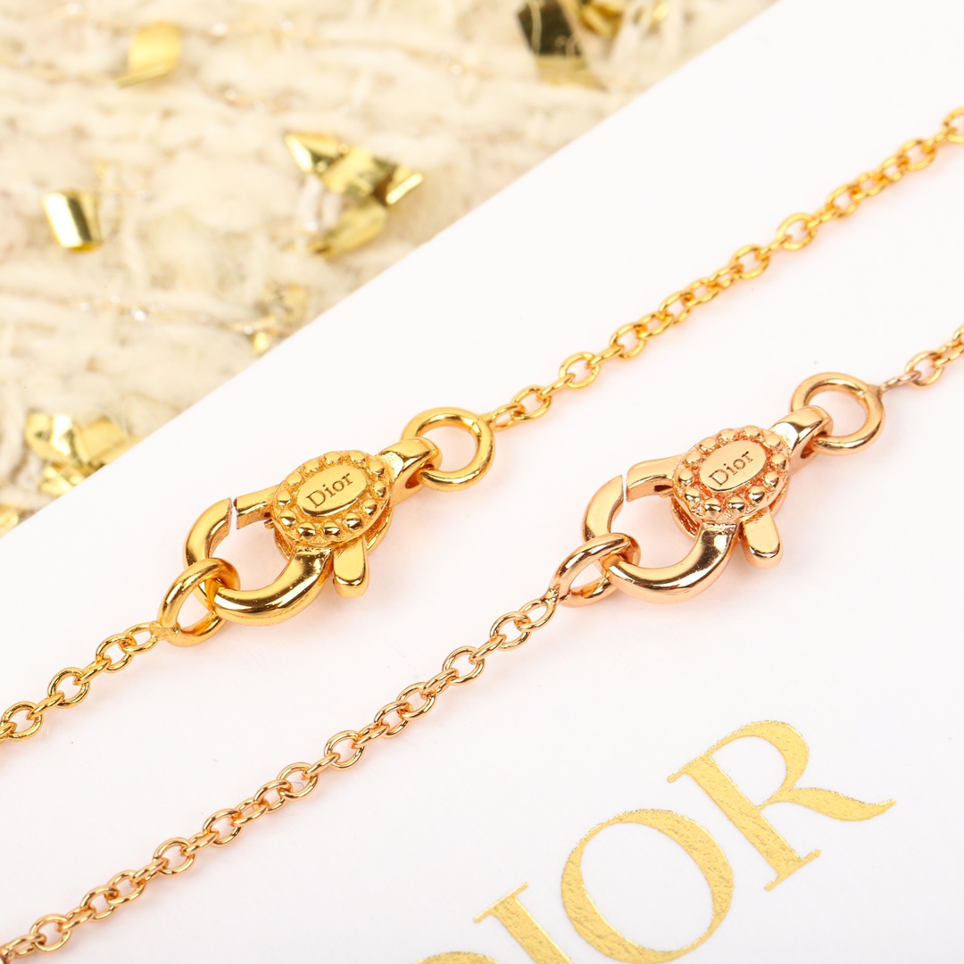 Dior necklace