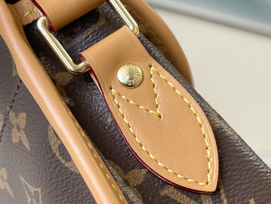 𝐋𝐎𝐔𝐈𝐒 𝐕𝐔𝐈𝐓𝐓𝐎𝐍    M42248